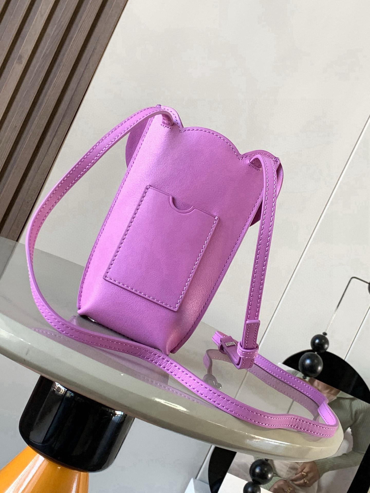 Loewe 牛皮革小象袋 小象形状的小包 手机包单肩斜挎背的上身效果都很赞
