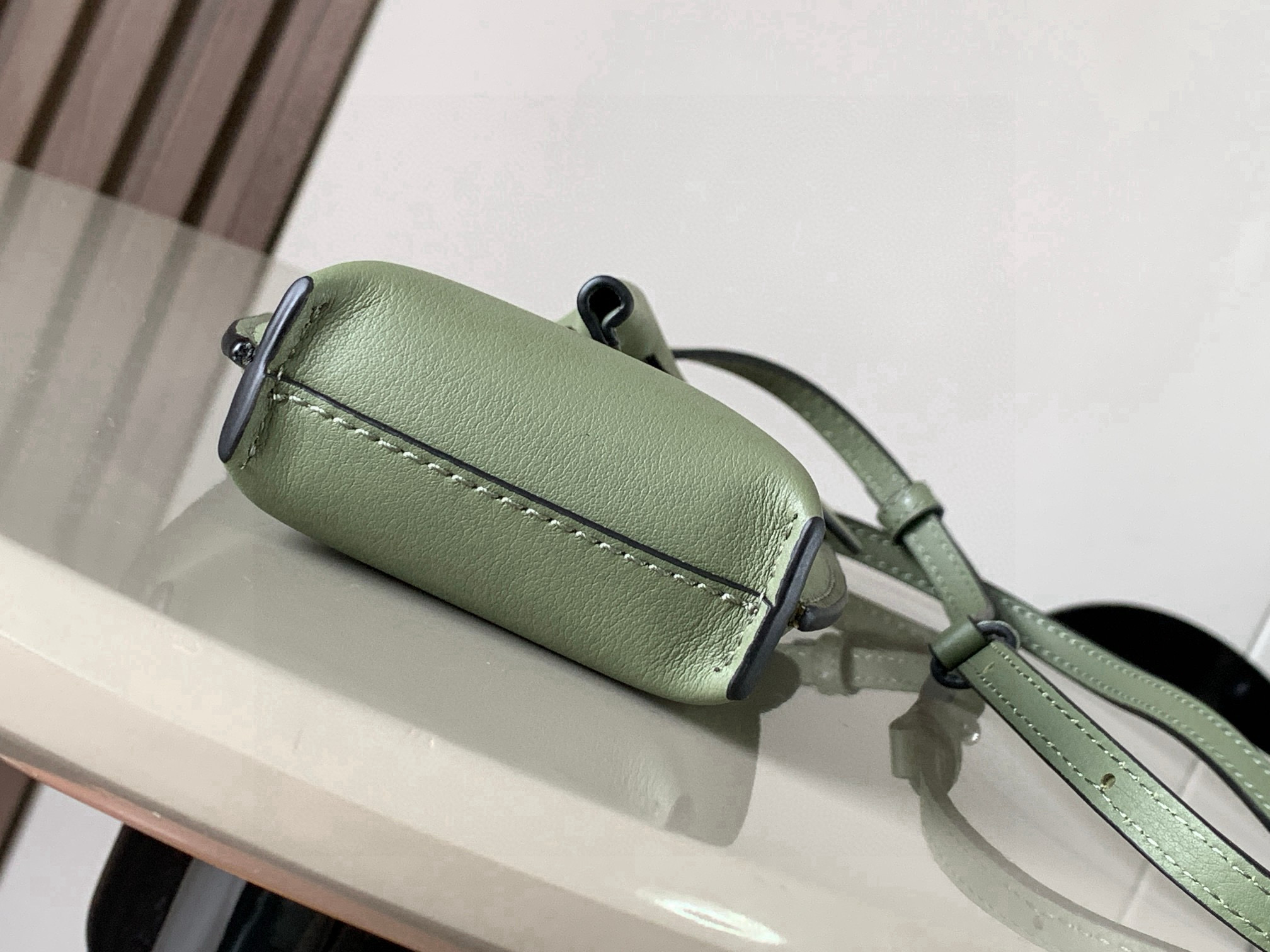 Loewe 牛皮革小象袋 小象形状的小包 手机包单肩斜挎背的上身效果都很赞