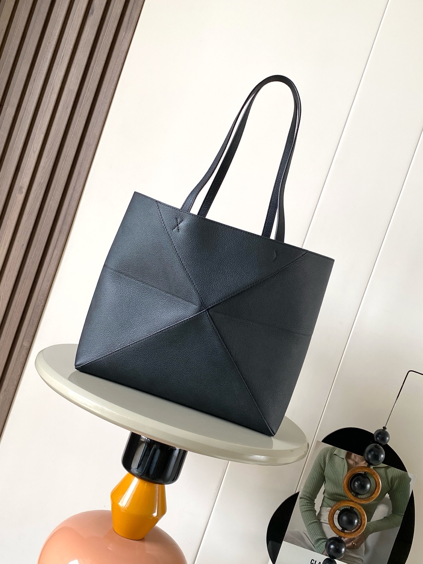 Loewe 中号31cm柔软粒面牛皮革横版