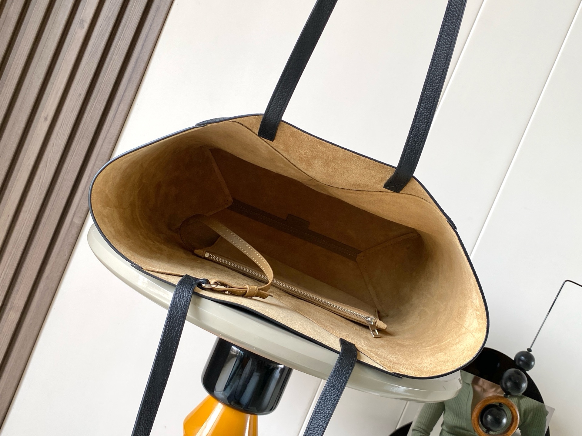 Loewe 中号31cm柔软粒面牛皮革横版