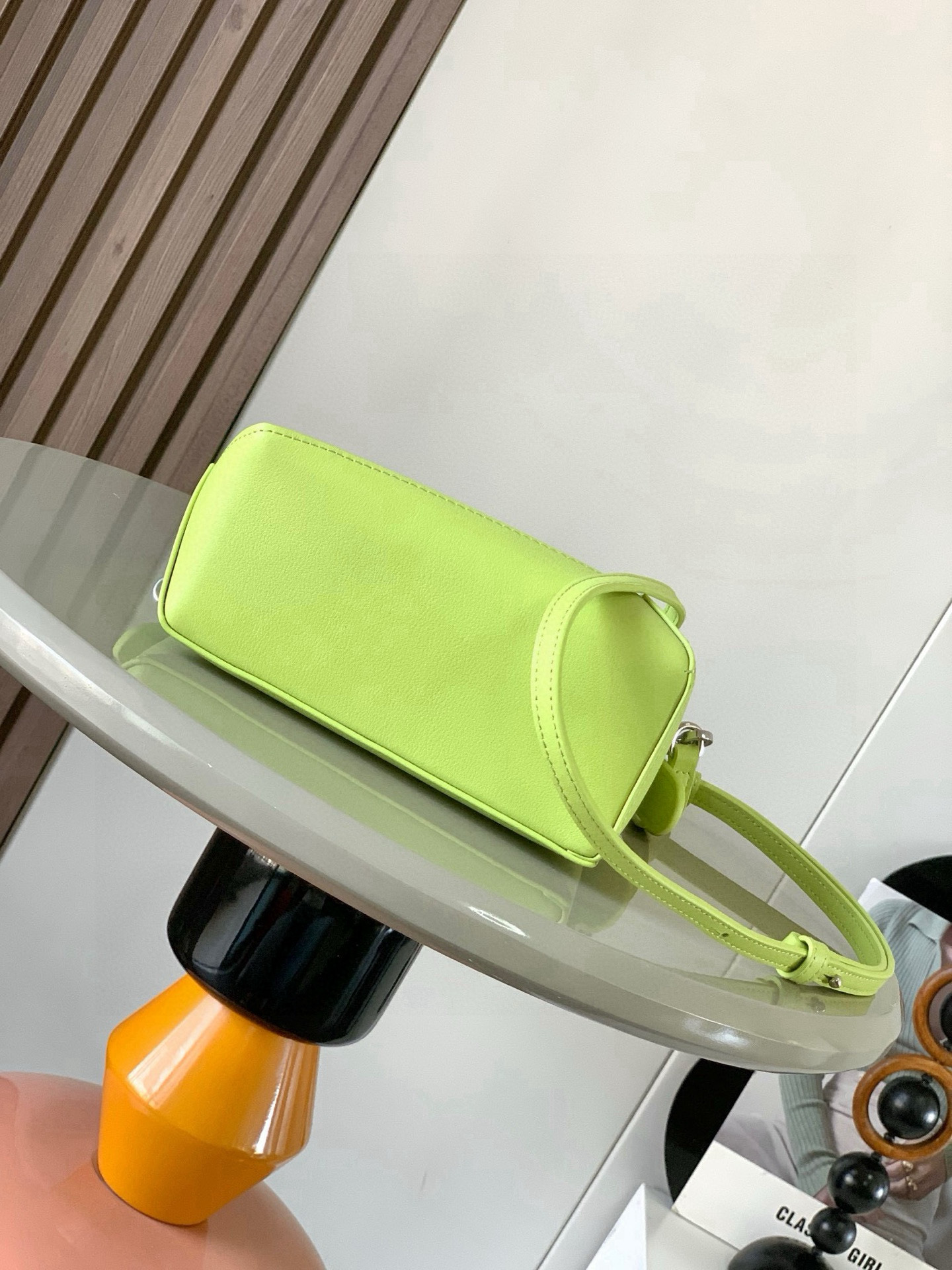 Loewe 新版本几何包迷你18CM Puzzle手袋是创意总监乔纳森．安德森为