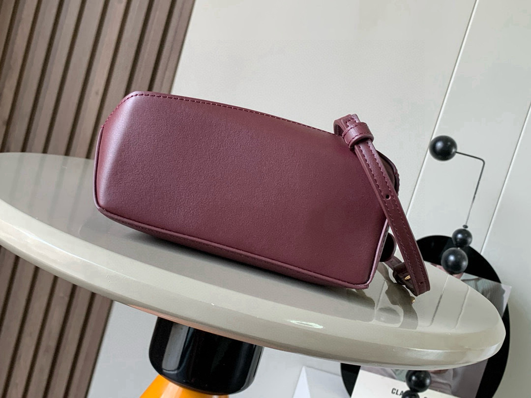 Loewe 新版本几何包迷你18CM Puzzle手袋是创意总监乔纳森．安德森为