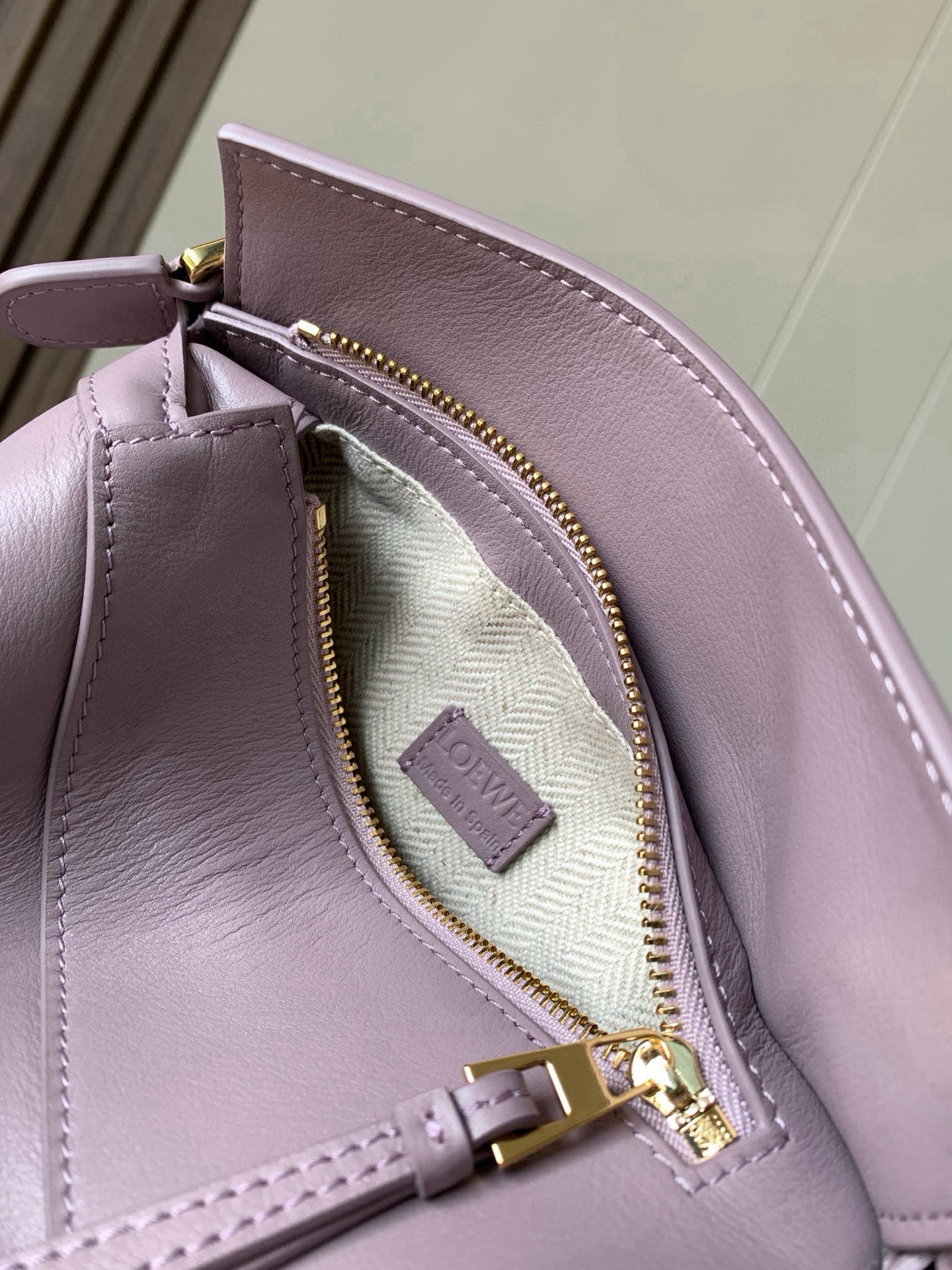 Loewe 新版本几何包迷你18CM Puzzle手袋是创意总监乔纳森．安德森为