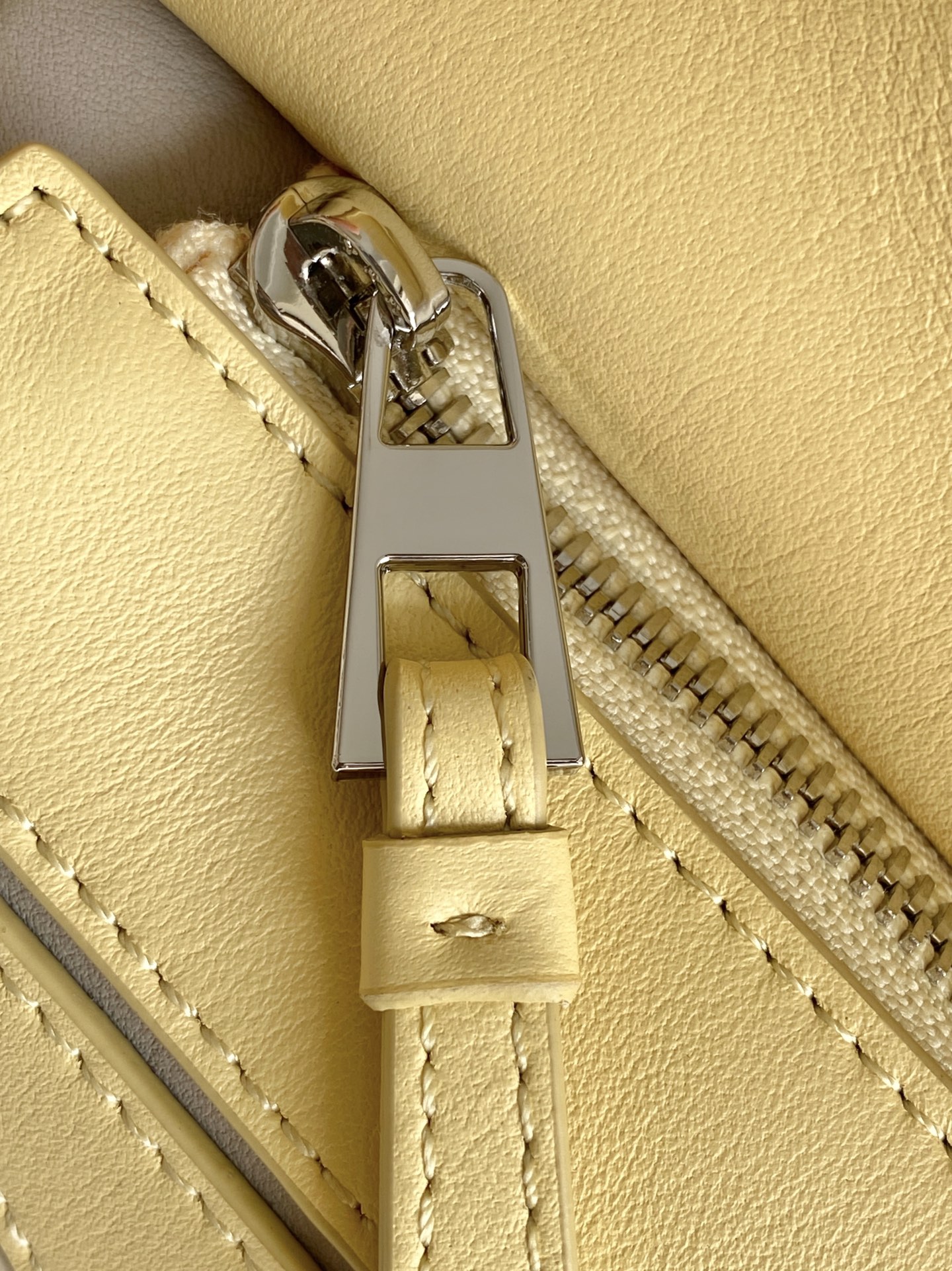 Loewe 新款小号纳帕牛皮革 Puzzle手袋