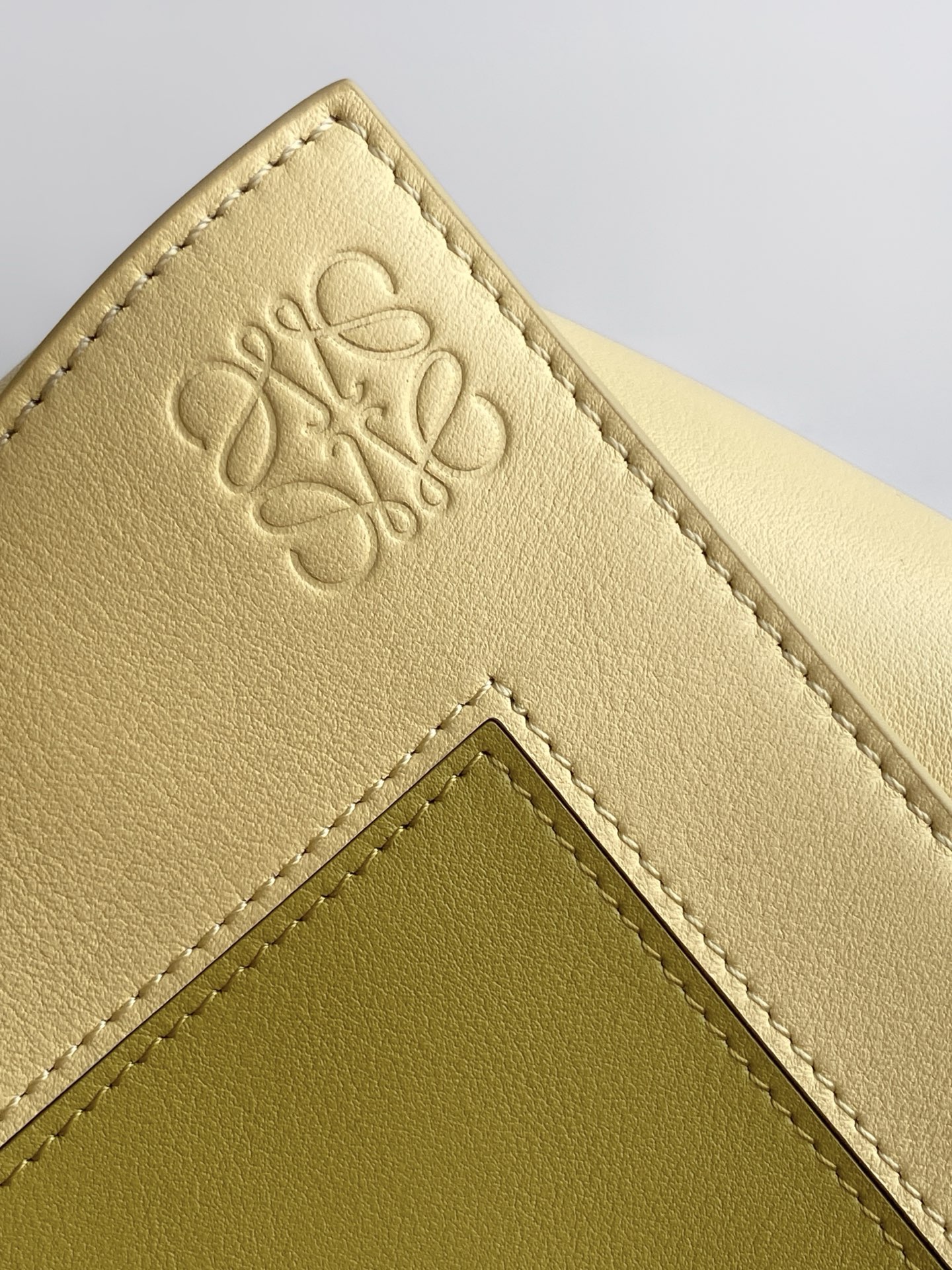 Loewe 新款小号纳帕牛皮革 Puzzle手袋