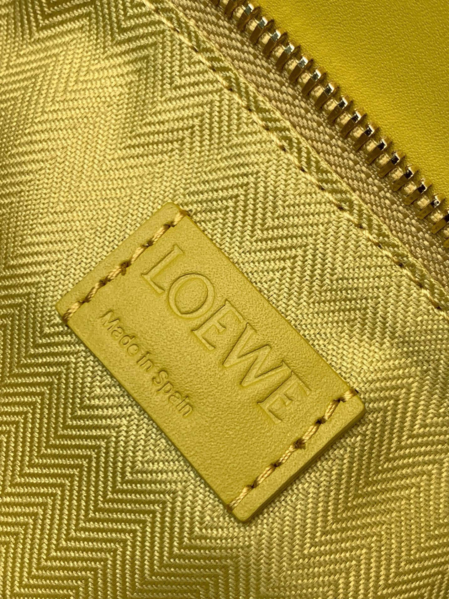 Loewe 陶瓷小兔款 几何包24cm Puzzle手袋
