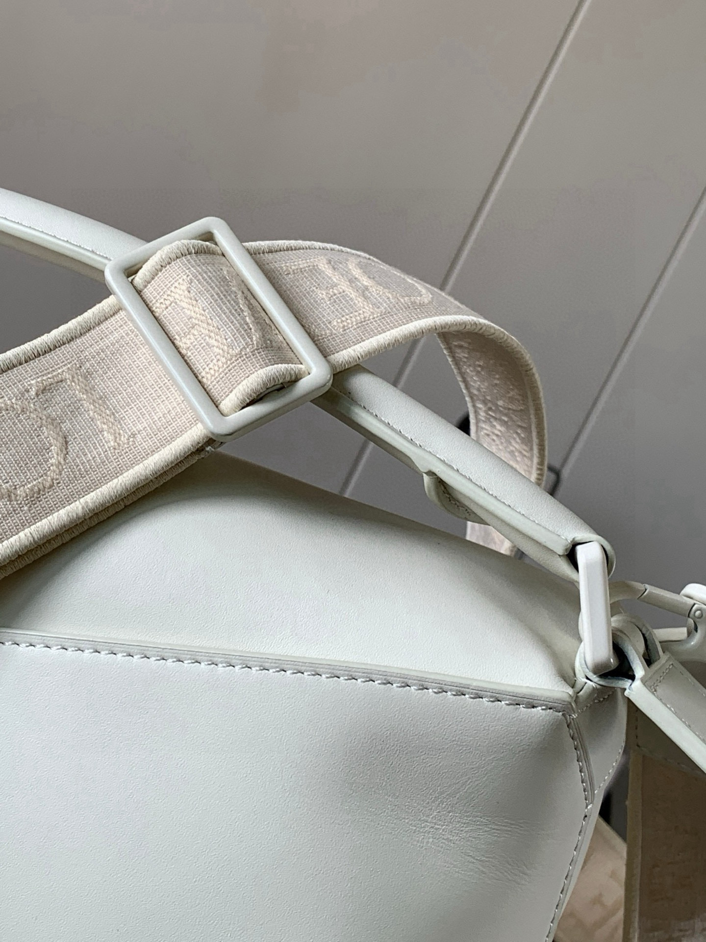 Loewe 陶瓷小兔款 几何包24cm Puzzle手袋