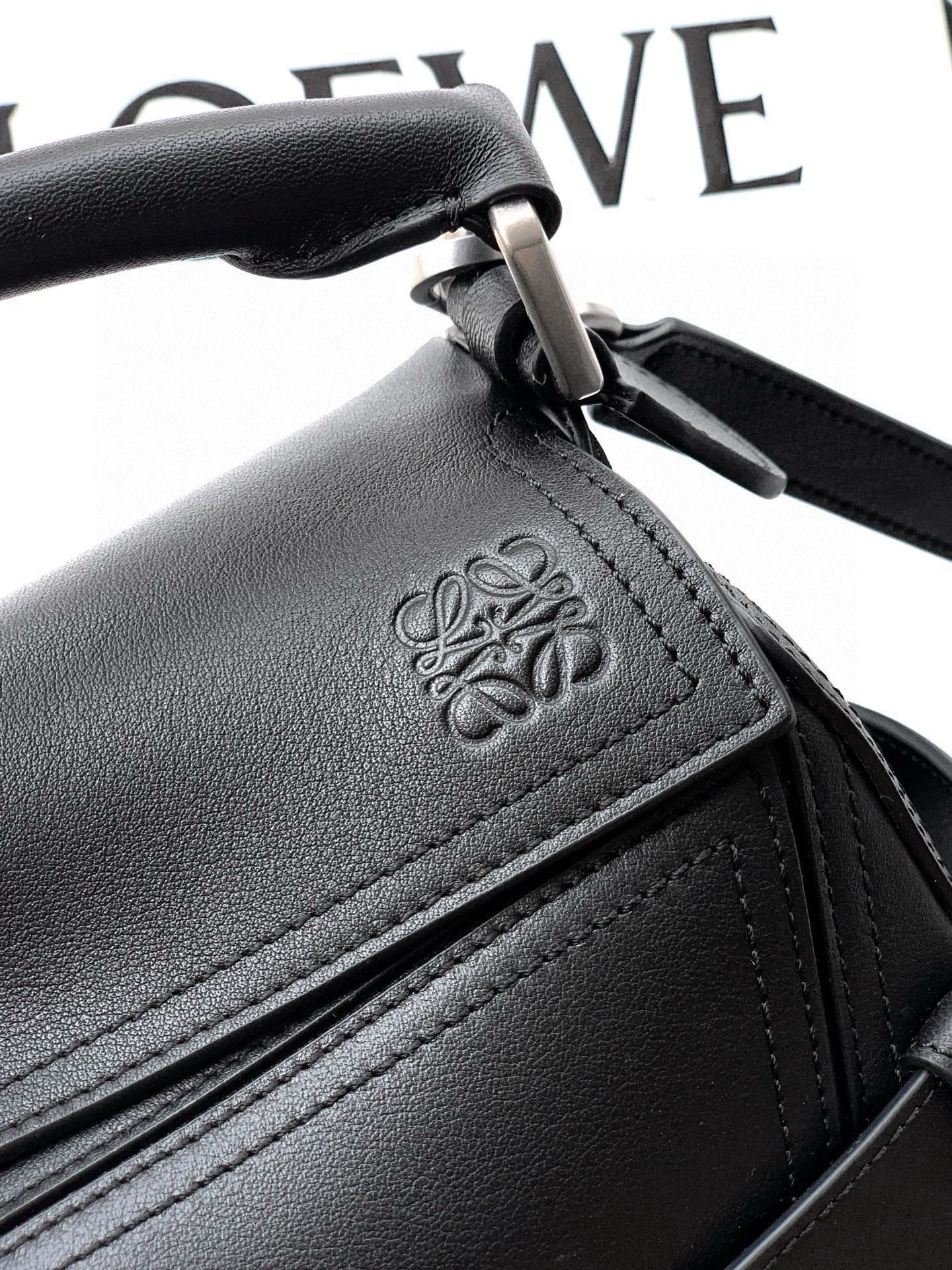Loewe 小号亮面牛皮革 Puzzle Biker