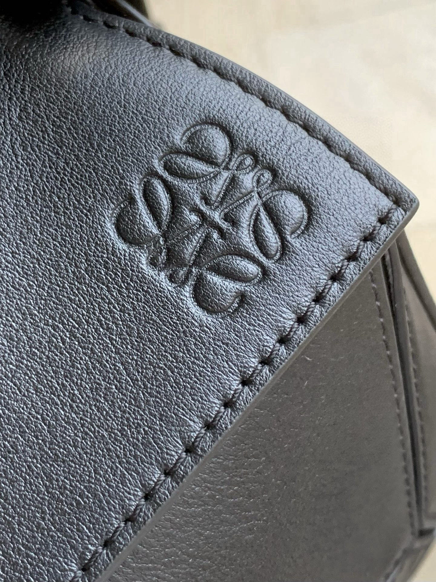 Loewe 新款 小号柔软牛皮革Puzzle