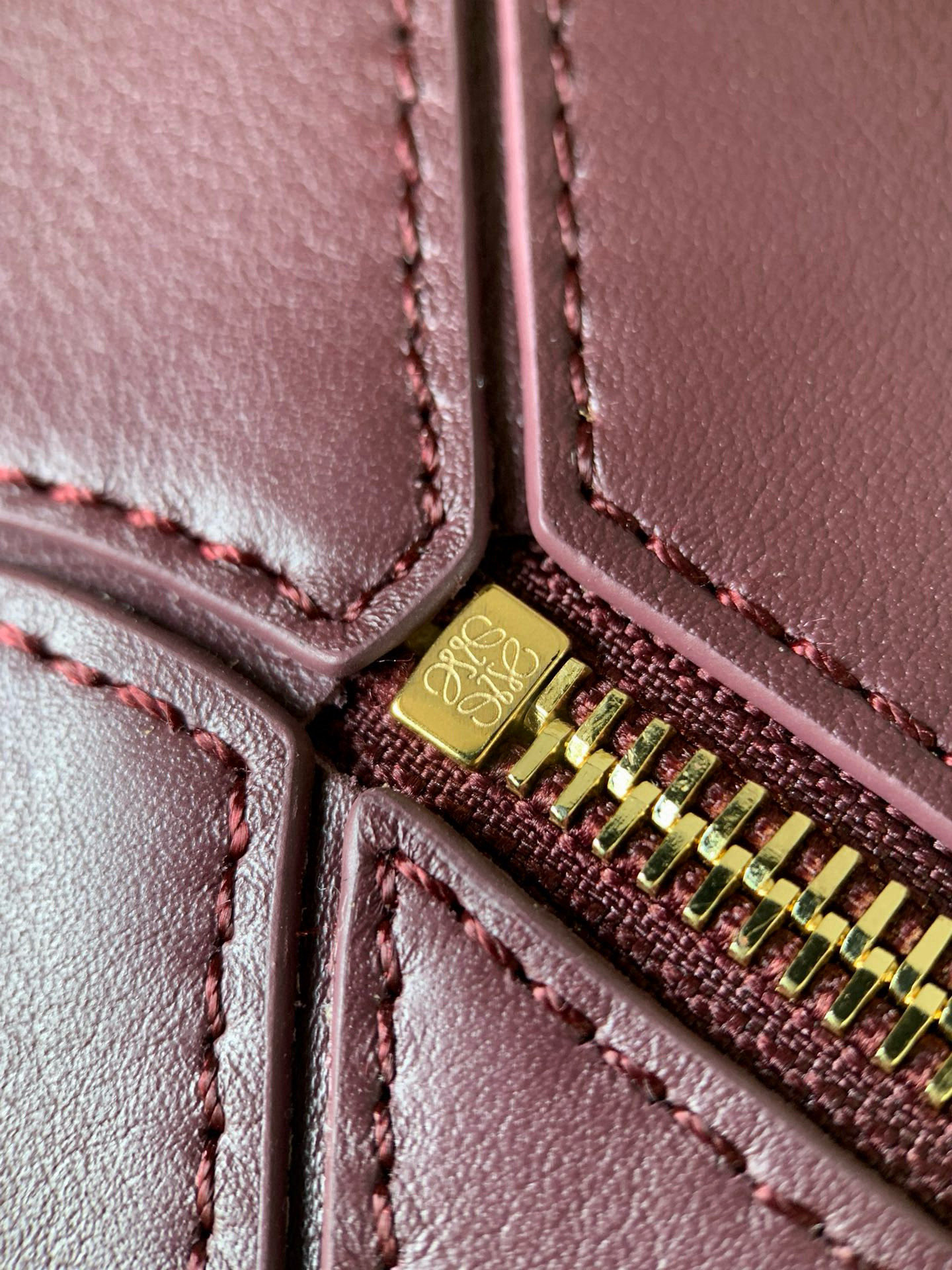 Loewe 新款 小号柔软牛皮革Puzzle