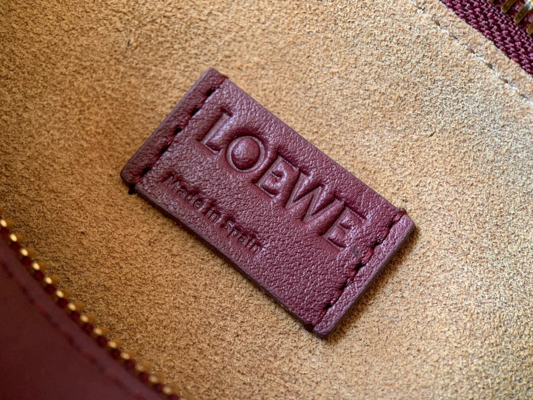 Loewe 新款 小号柔软牛皮革Puzzle