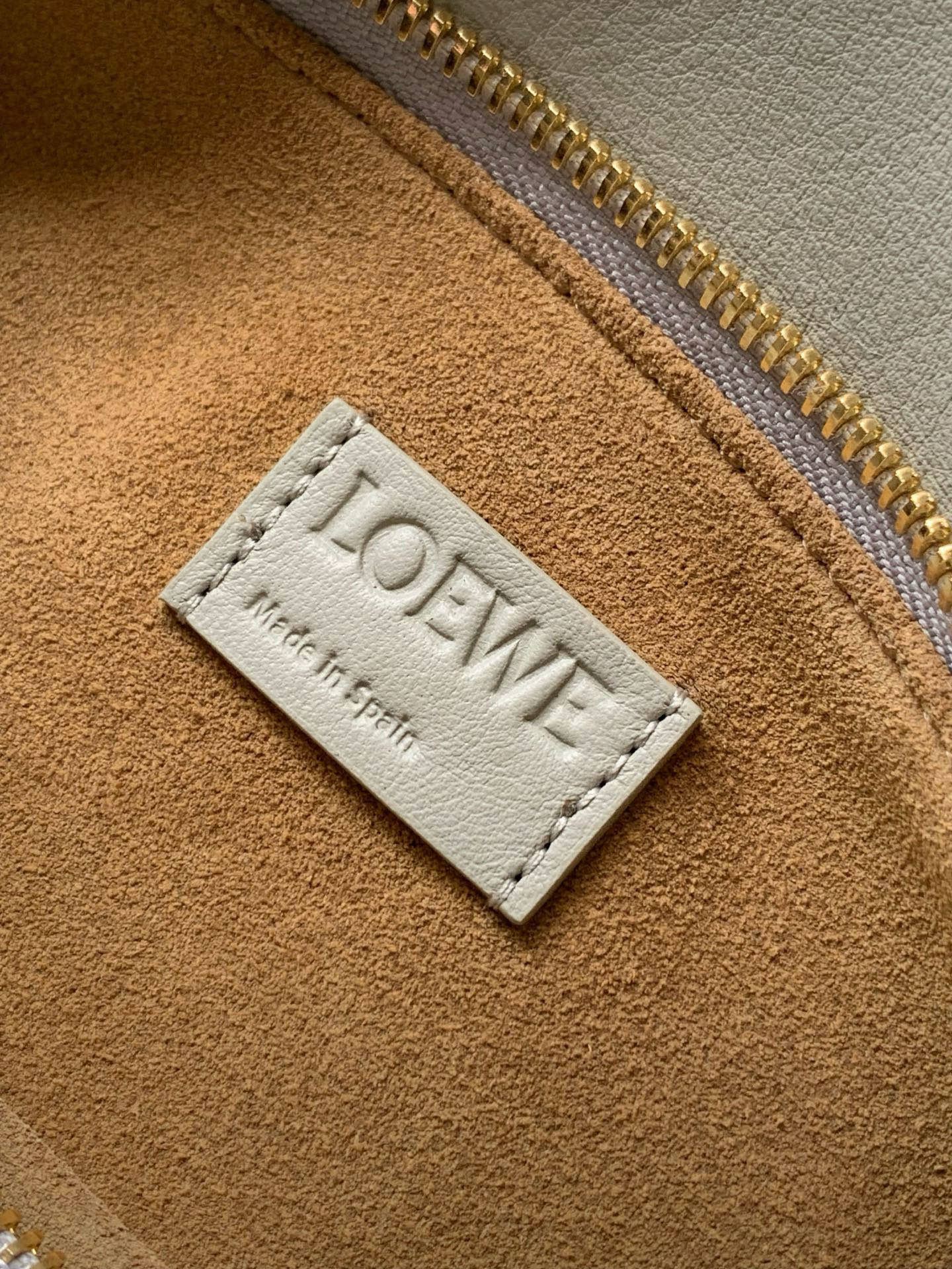 Loewe 新款 小号柔软牛皮革Puzzle