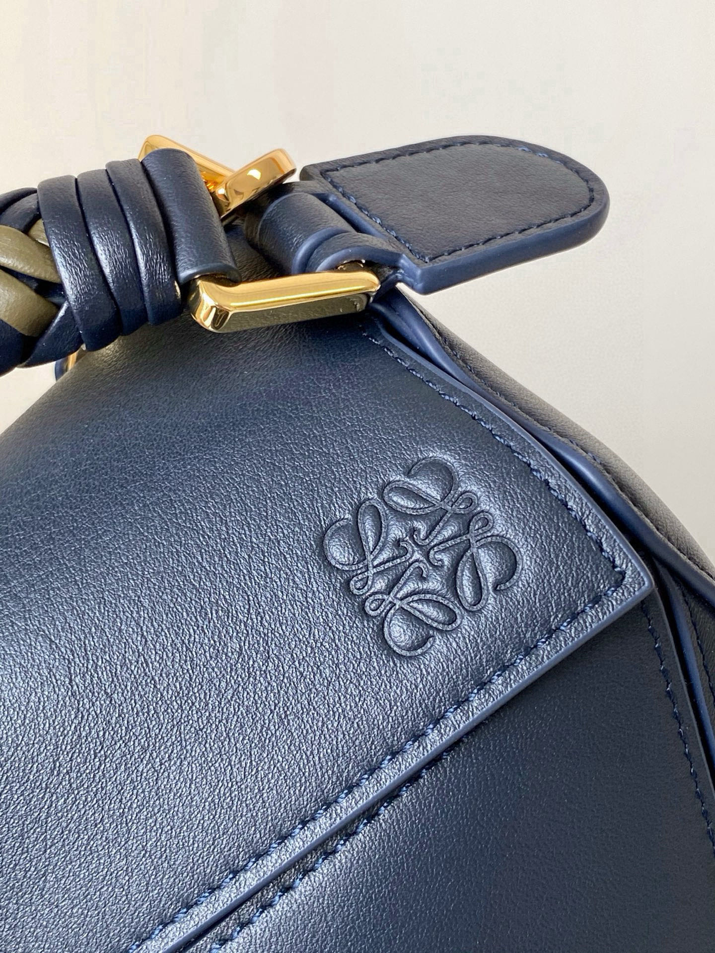 Loewe 新款 小号柔软牛皮革Puzzle