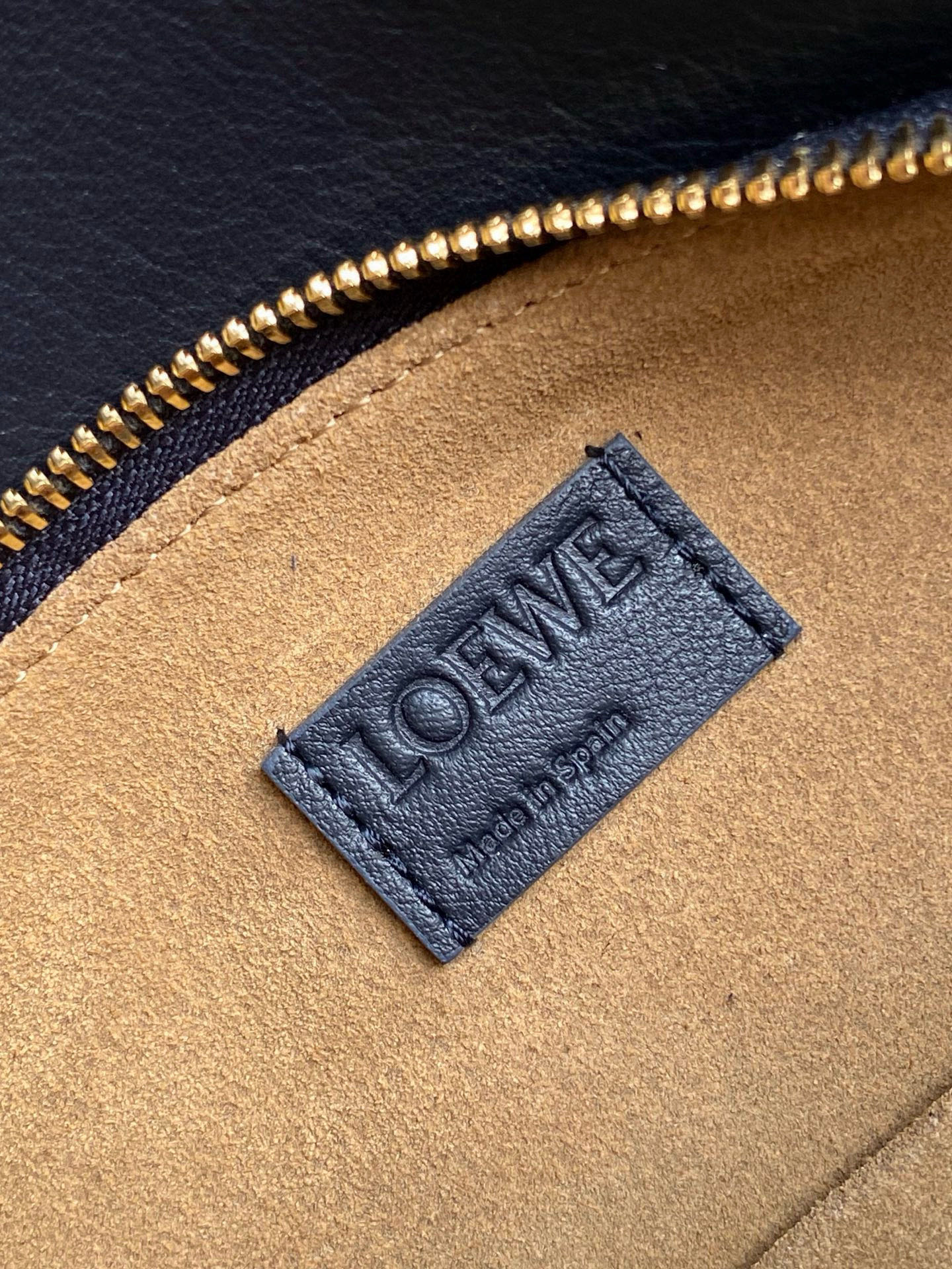 Loewe 新款 小号柔软牛皮革Puzzle