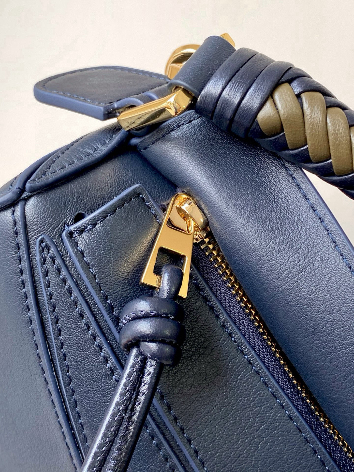 Loewe 新款 小号柔软牛皮革Puzzle