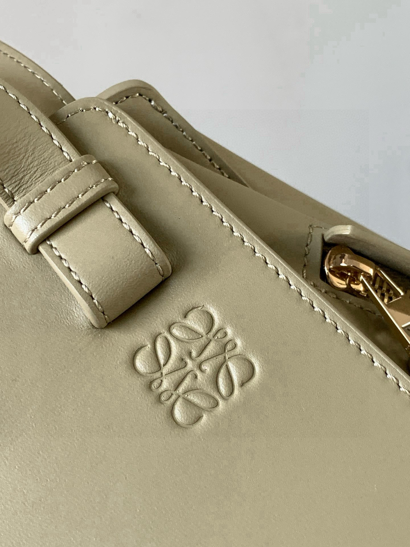 Loewe 限时特价吊床包20CM新尺寸 bag吊床包疯狂翻牌 太 了