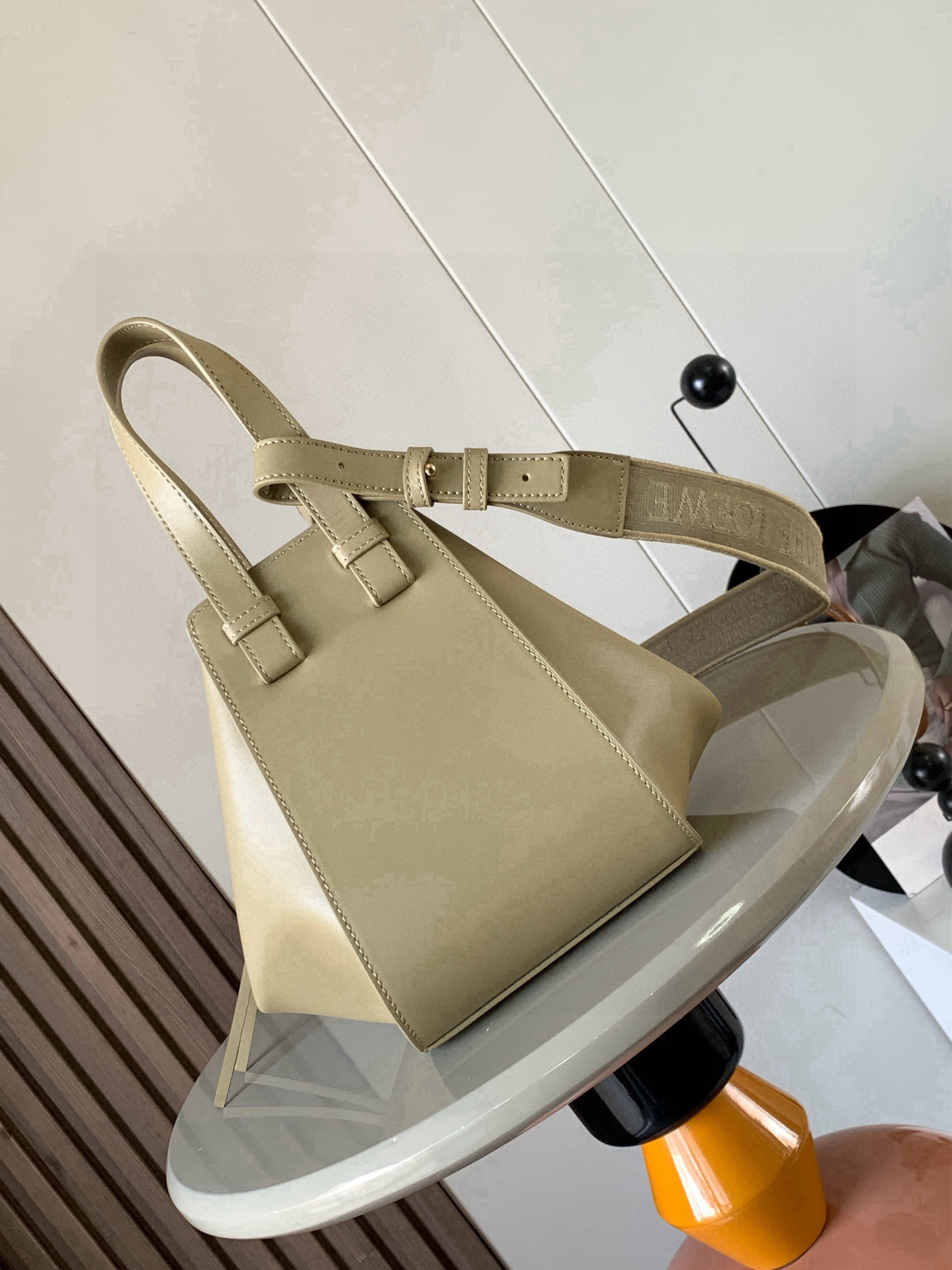 Loewe 限时特价吊床包20CM新尺寸 bag吊床包疯狂翻牌 太 了