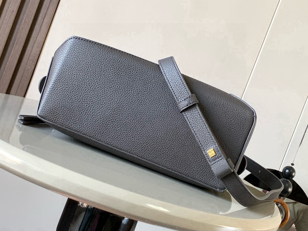 Loewe 新版本几何包小号24cm Puzzle手袋