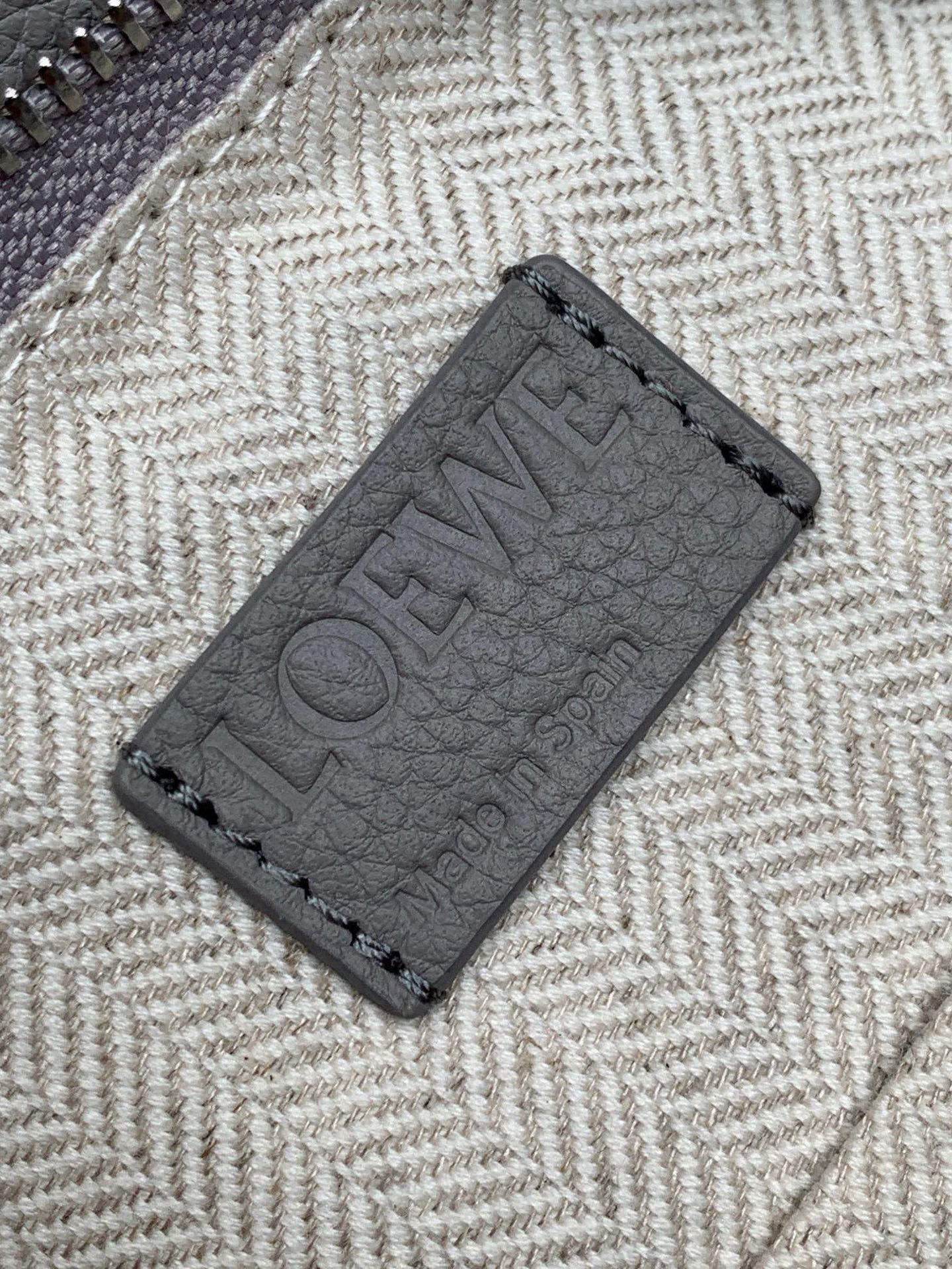 Loewe 新版本几何包小号24cm Puzzle手袋