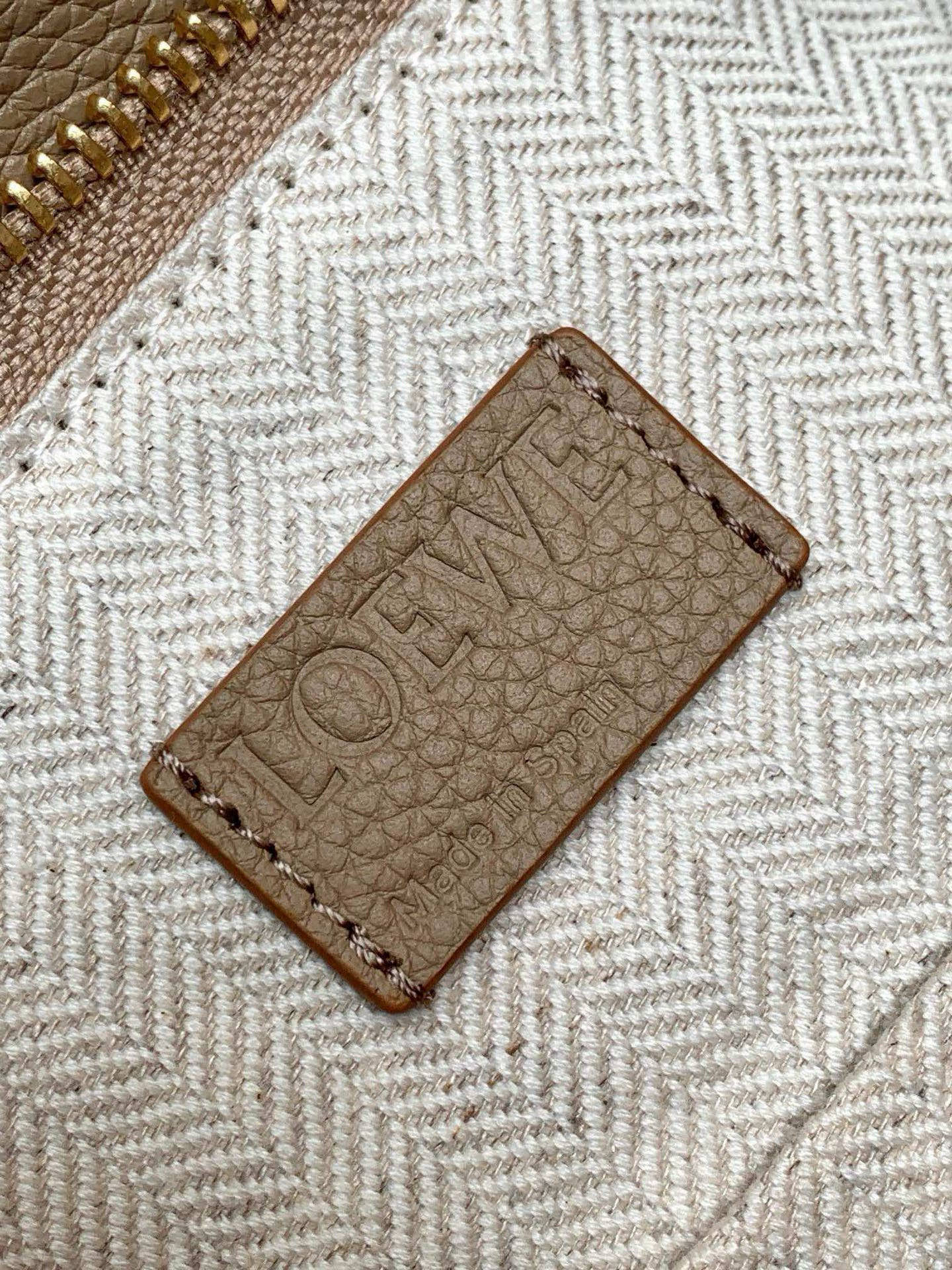 Loewe 新版本几何包小号24cm Puzzle手袋