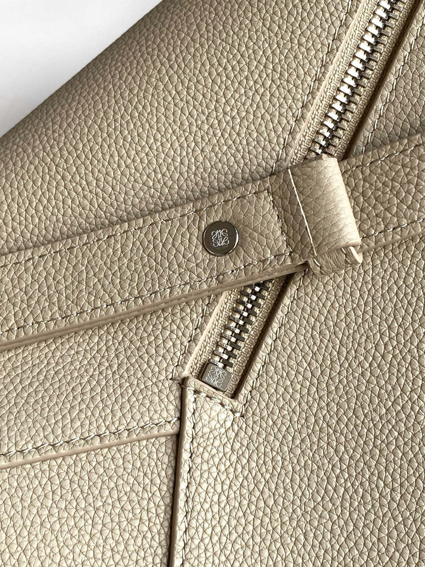 Loewe 新版本几何包小号24cm Puzzle手袋