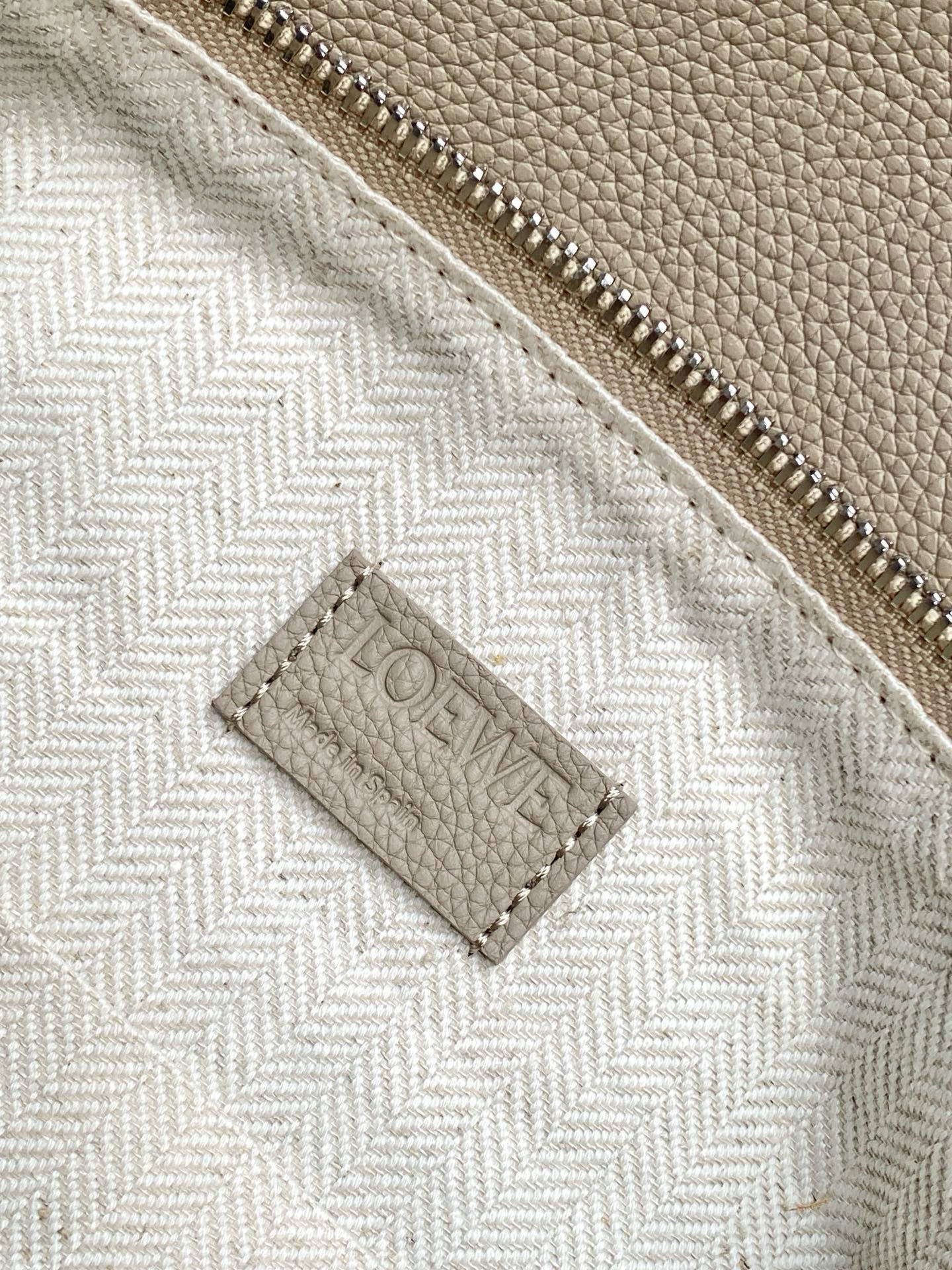 Loewe 新版本几何包小号24cm Puzzle手袋