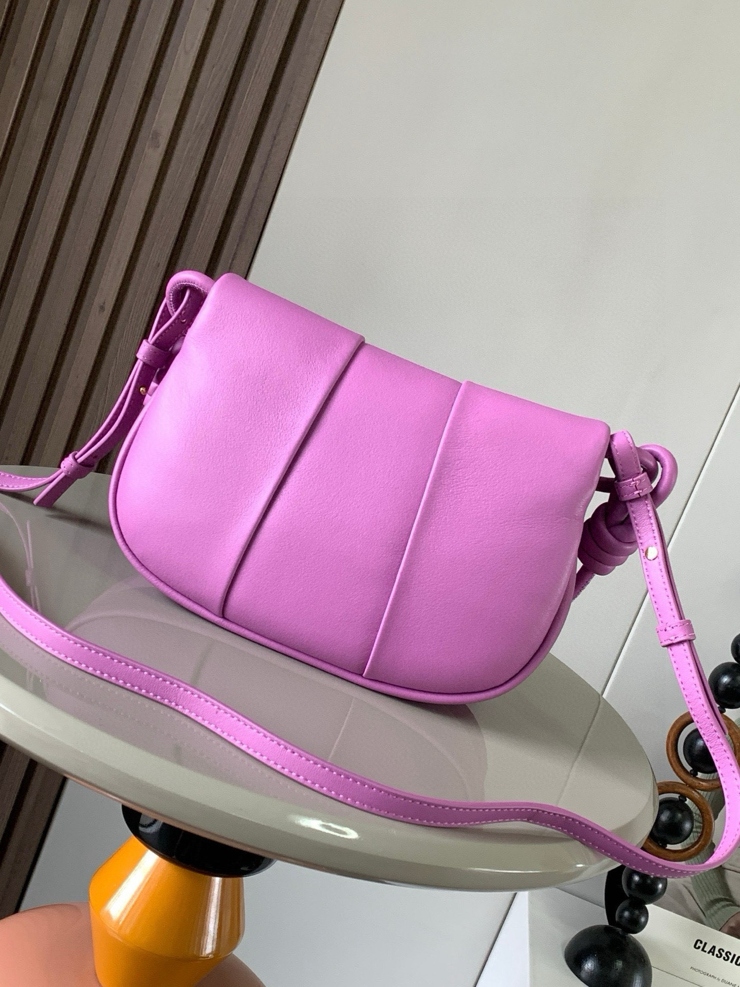 Loewe 限时特价新款闪亮纳帕牛皮革Paseo斜挎包