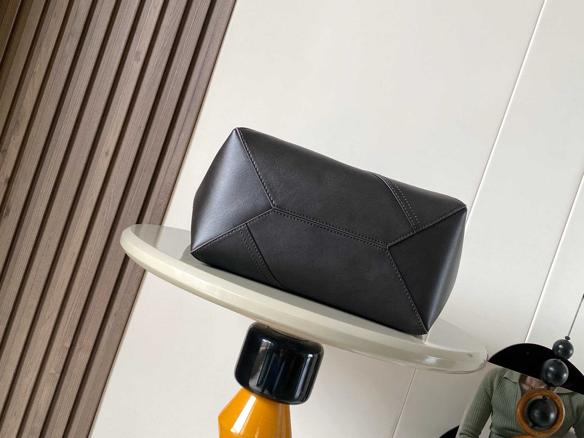 Loewe 新款中号亮面牛皮革 Puzzle