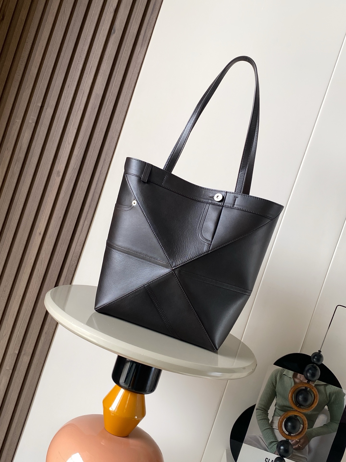 Loewe 新款中号亮面牛皮革 Puzzle