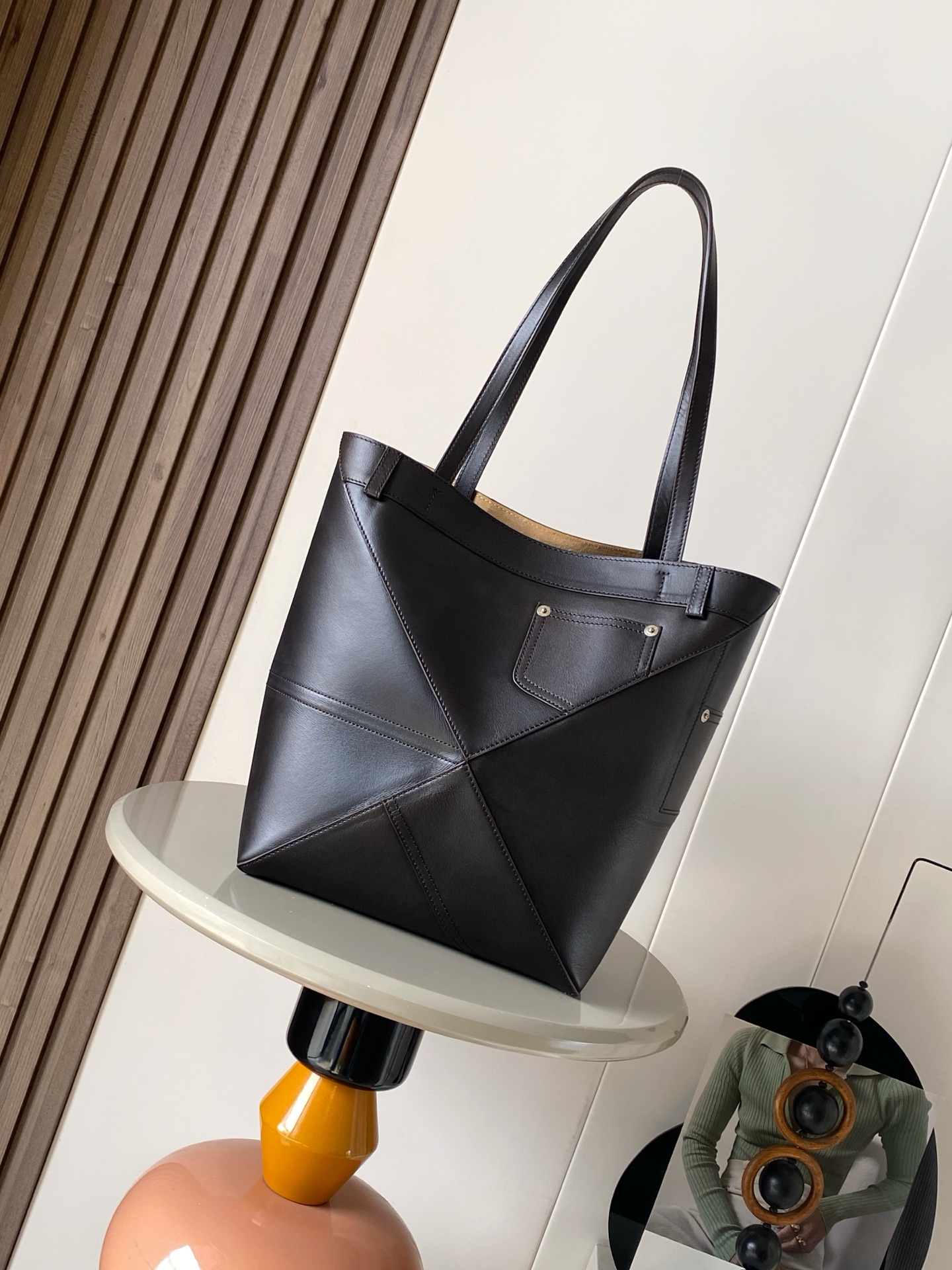 Loewe 新款中号亮面牛皮革 Puzzle