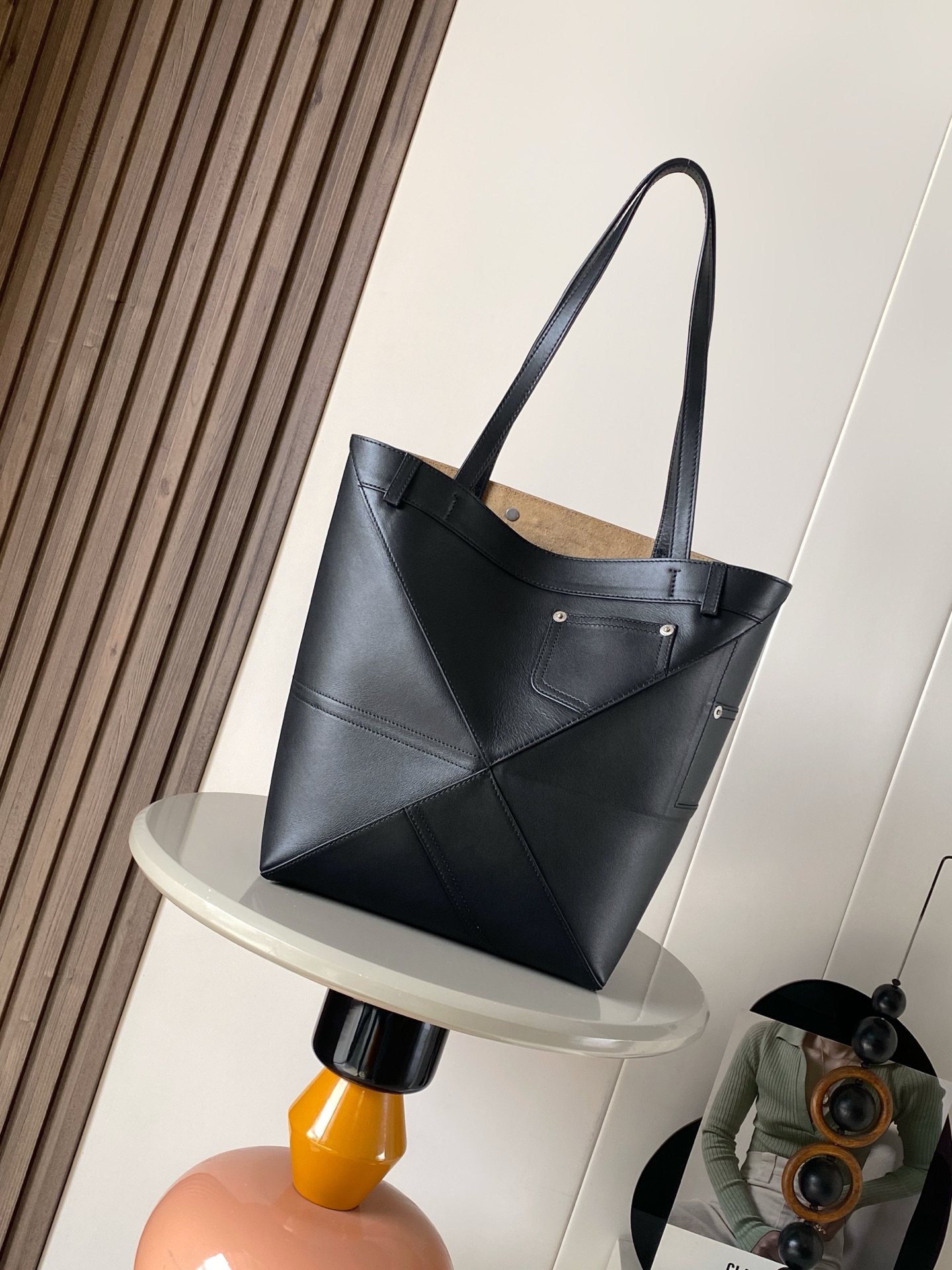 Loewe 新款中号亮面牛皮革 Puzzle