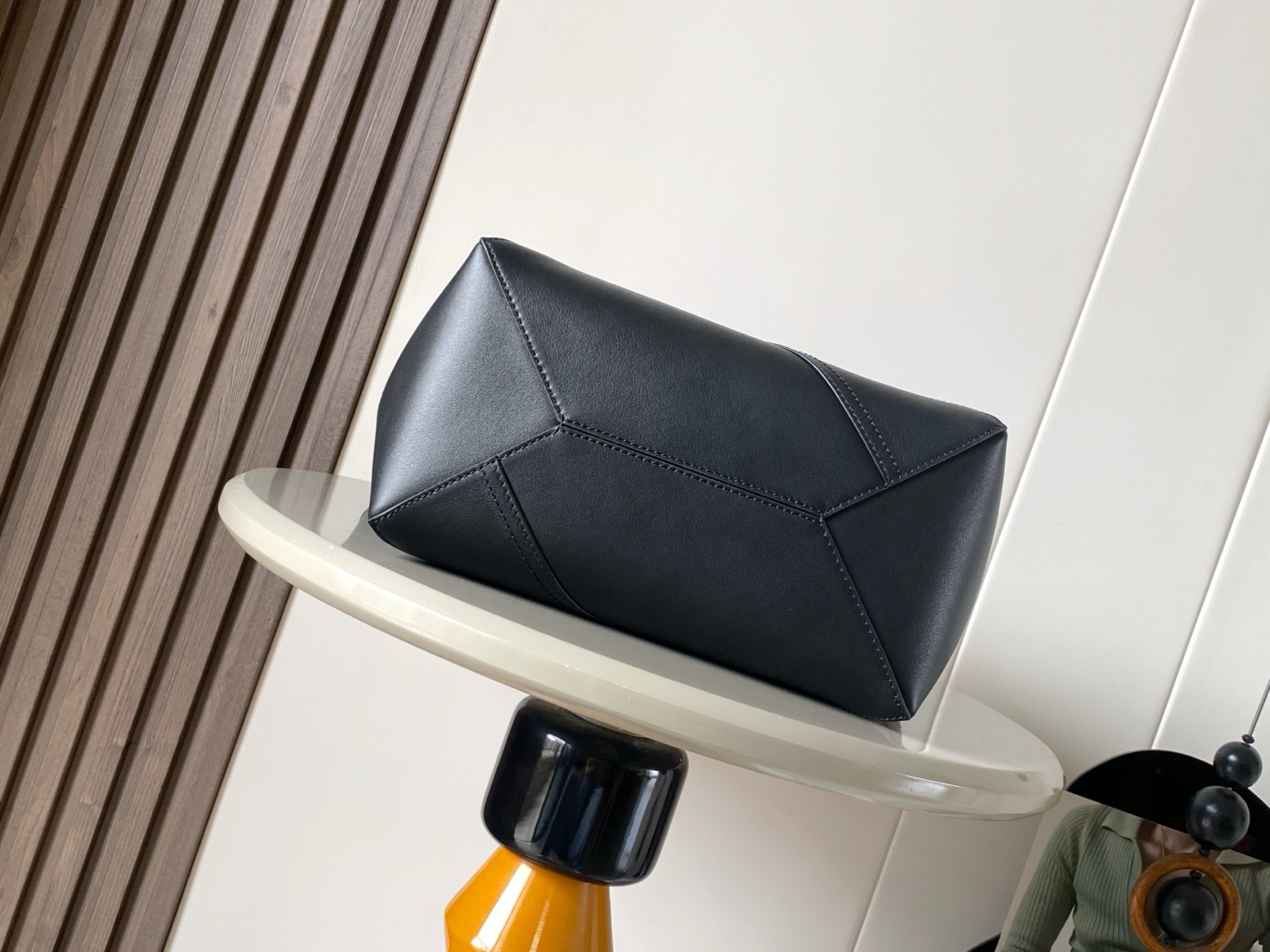 Loewe 新款中号亮面牛皮革 Puzzle