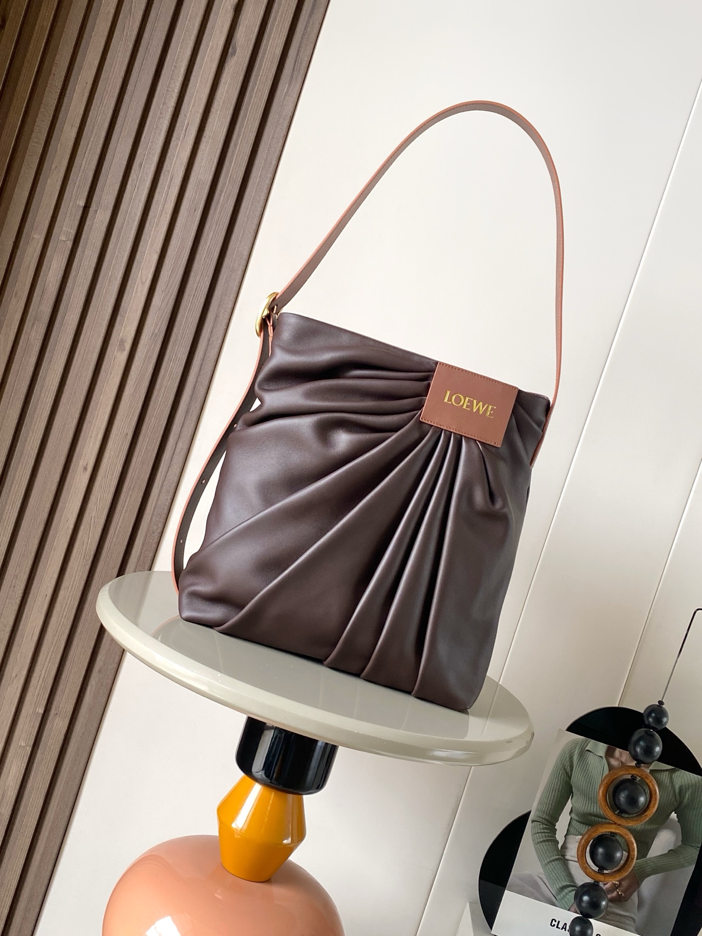 Loewe 新款柔软纳帕羊皮革Draped手袋