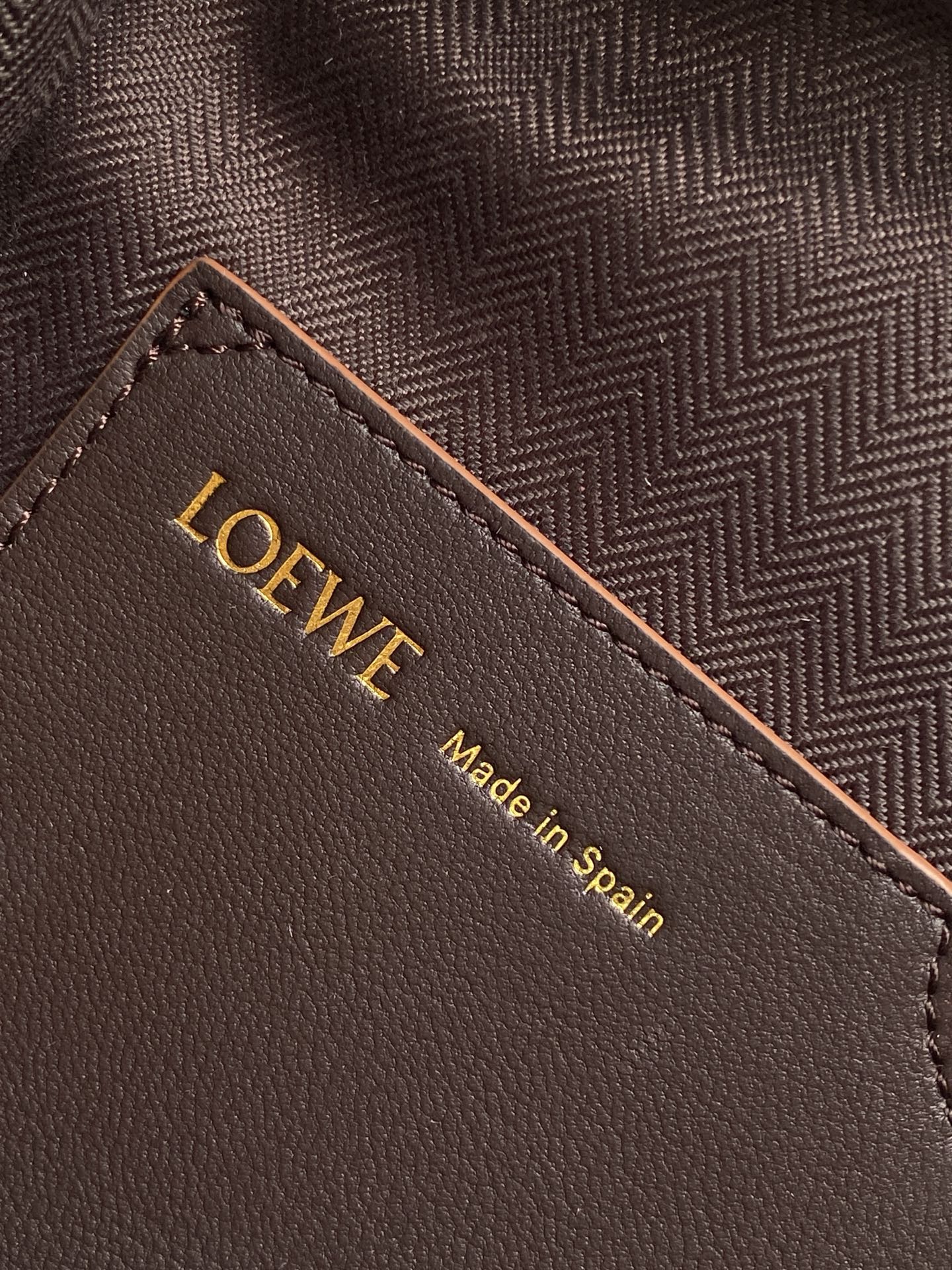 Loewe 新款柔软纳帕羊皮革Draped手袋