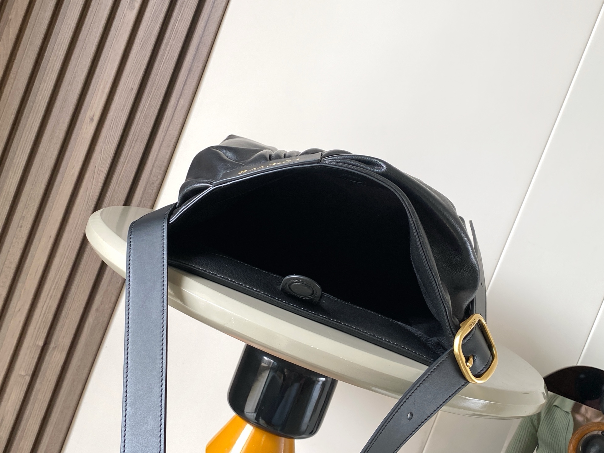 Loewe 新款柔软纳帕羊皮革Draped手袋