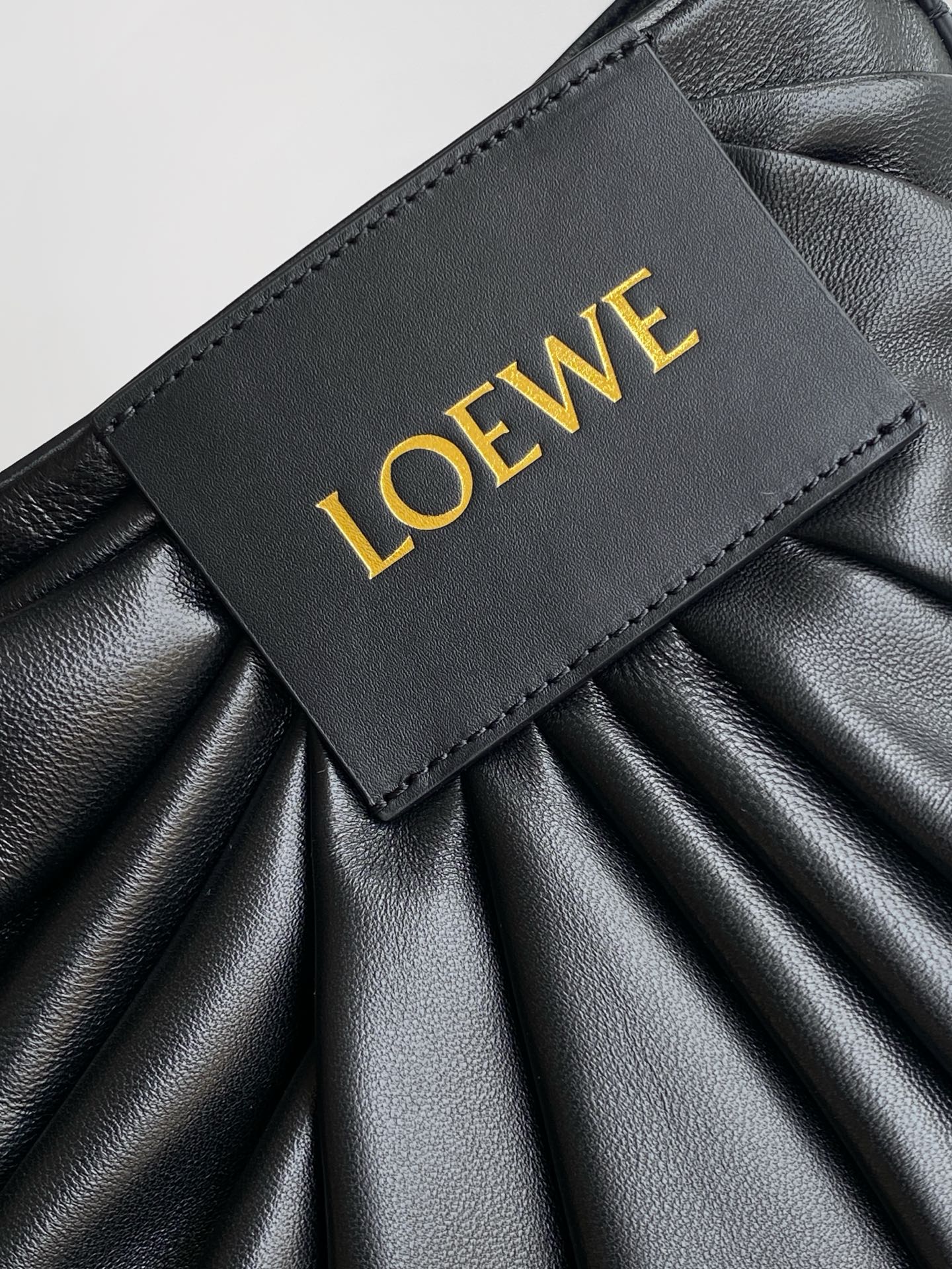Loewe 新款柔软纳帕羊皮革Draped手袋