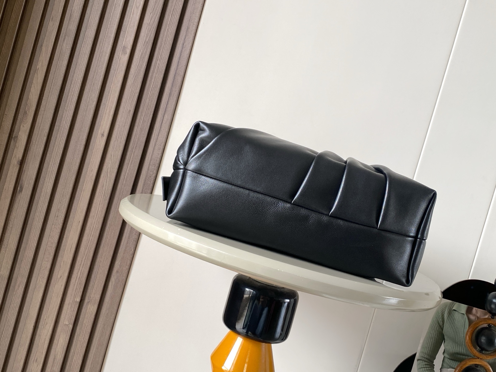 Loewe 新款柔软纳帕羊皮革Draped手袋