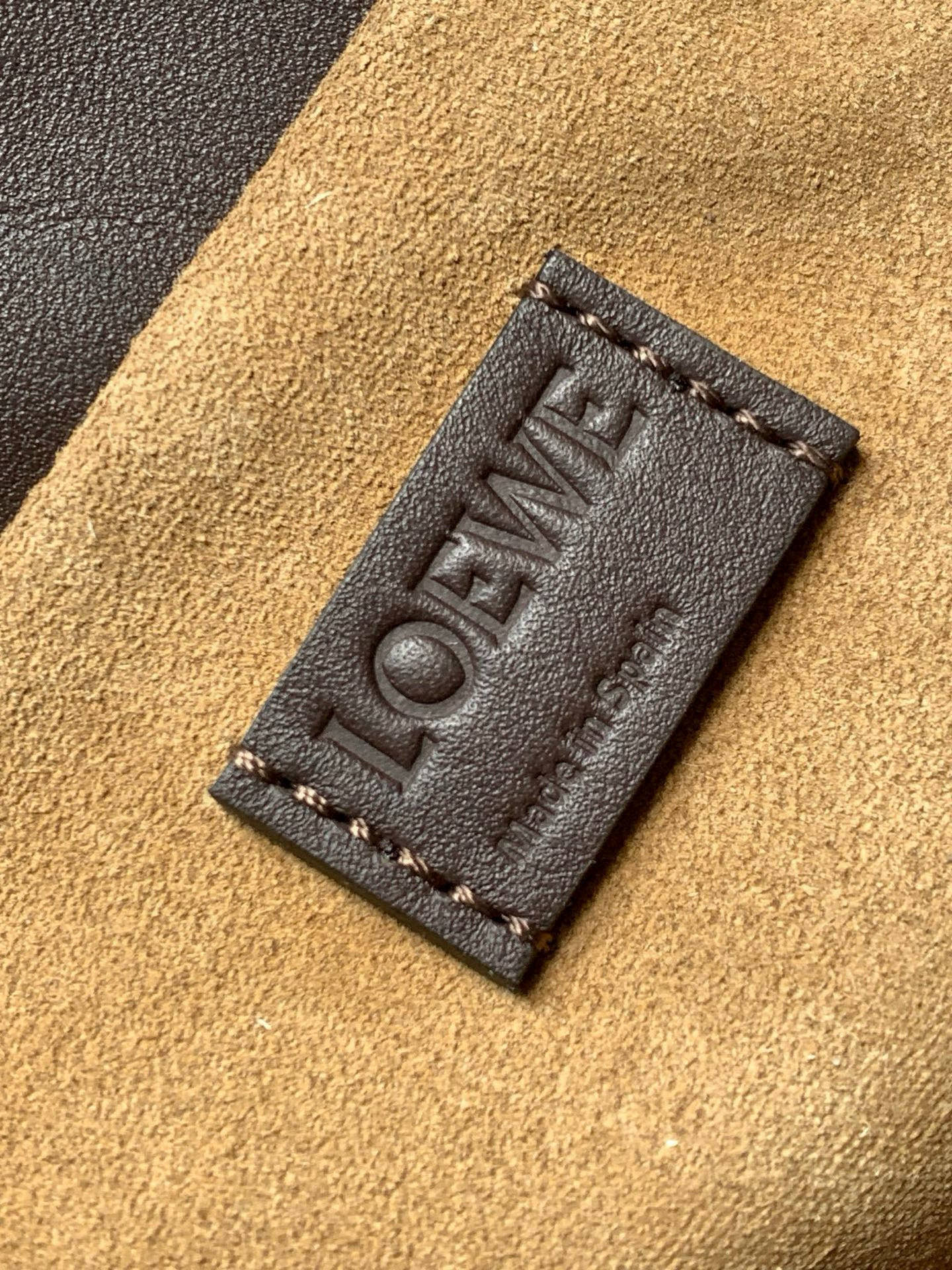 Loewe 新版本福袋迷你23CM 新款纳帕牛皮革Flamenco手拿包福袋 采用拉绳收紧
