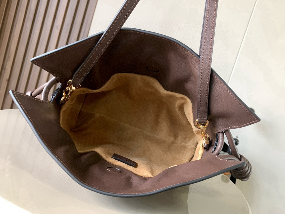 Loewe 新版本福袋迷你23CM 新款纳帕牛皮革Flamenco手拿包福袋 采用拉绳收紧