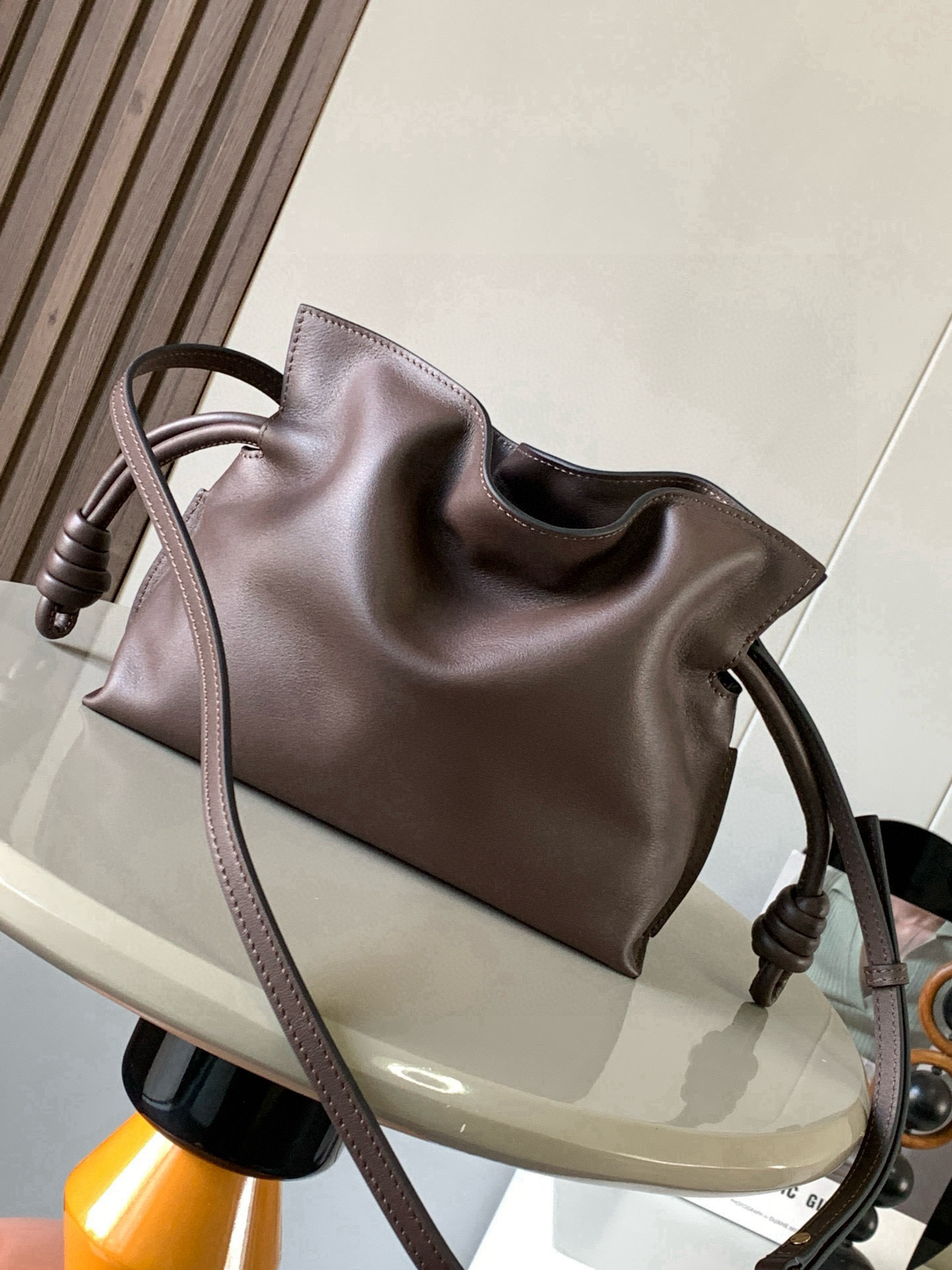 Loewe 新版本福袋迷你23CM 新款纳帕牛皮革Flamenco手拿包福袋 采用拉绳收紧