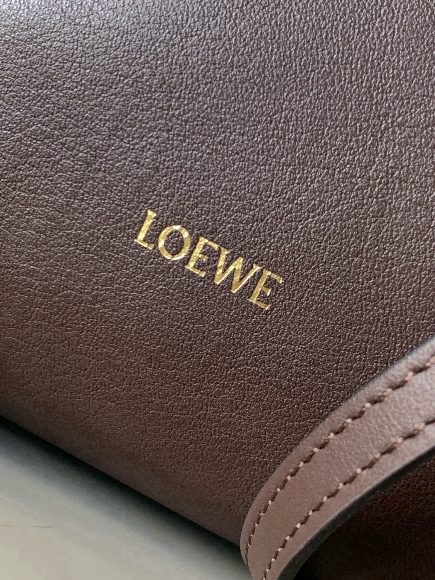 Loewe 新版本福袋迷你23CM 新款纳帕牛皮革Flamenco手拿包福袋 采用拉绳收紧