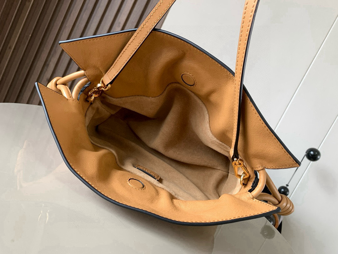Loewe 新版本福袋迷你23CM 新款纳帕牛皮革Flamenco手拿包福袋 采用拉绳收紧