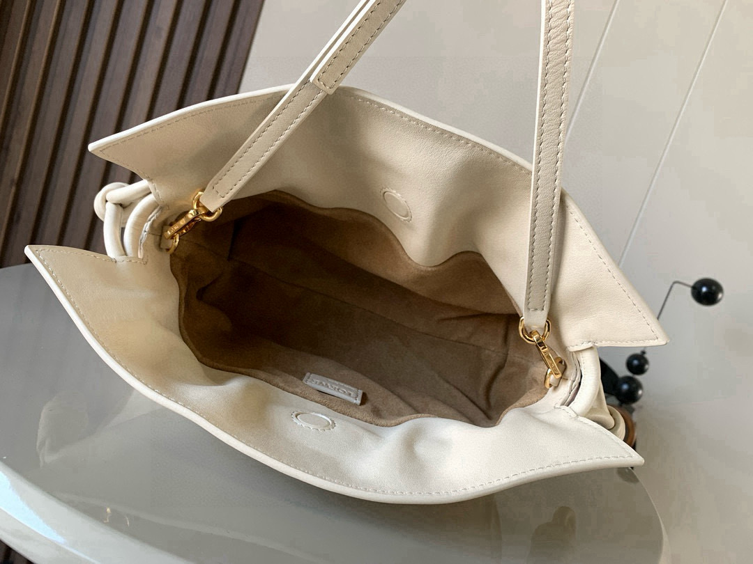 Loewe 新版本福袋迷你23CM 新款纳帕牛皮革Flamenco手拿包福袋 采用拉绳收紧