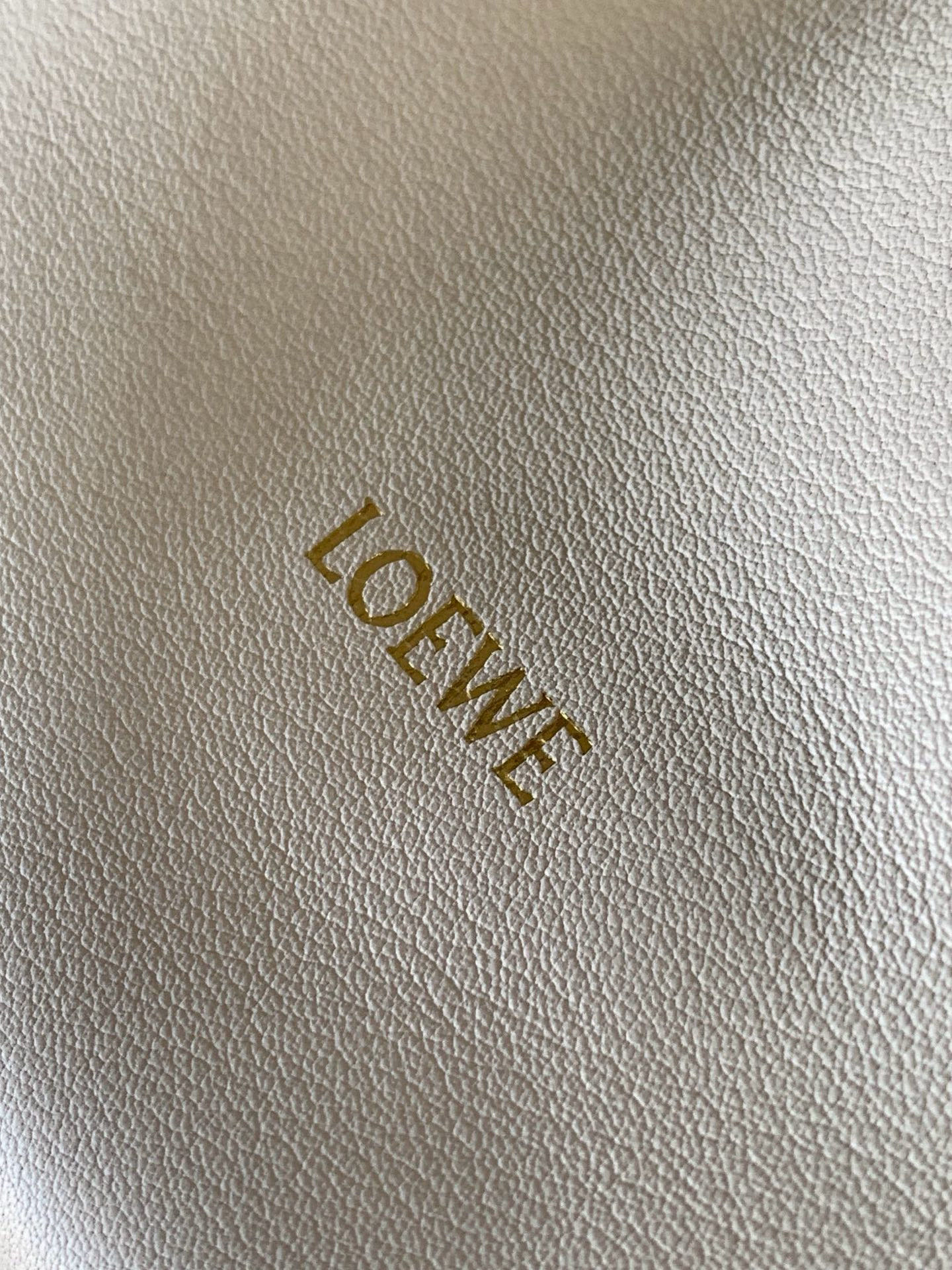 Loewe 新版本福袋迷你23CM 新款纳帕牛皮革Flamenco手拿包福袋 采用拉绳收紧