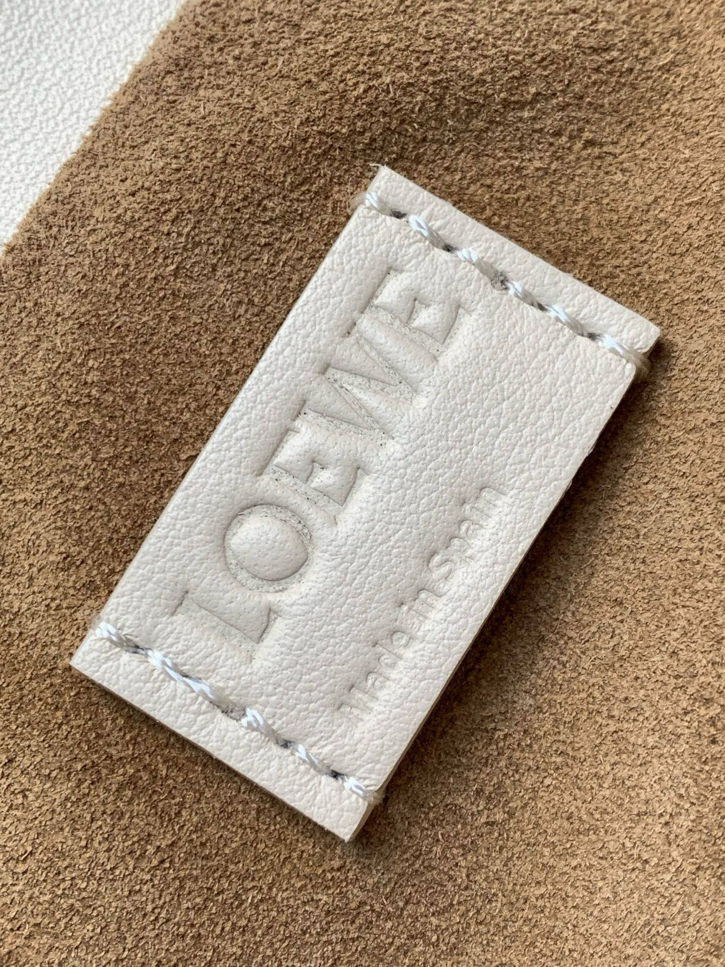 Loewe 新版本福袋迷你23CM 新款纳帕牛皮革Flamenco手拿包福袋 采用拉绳收紧