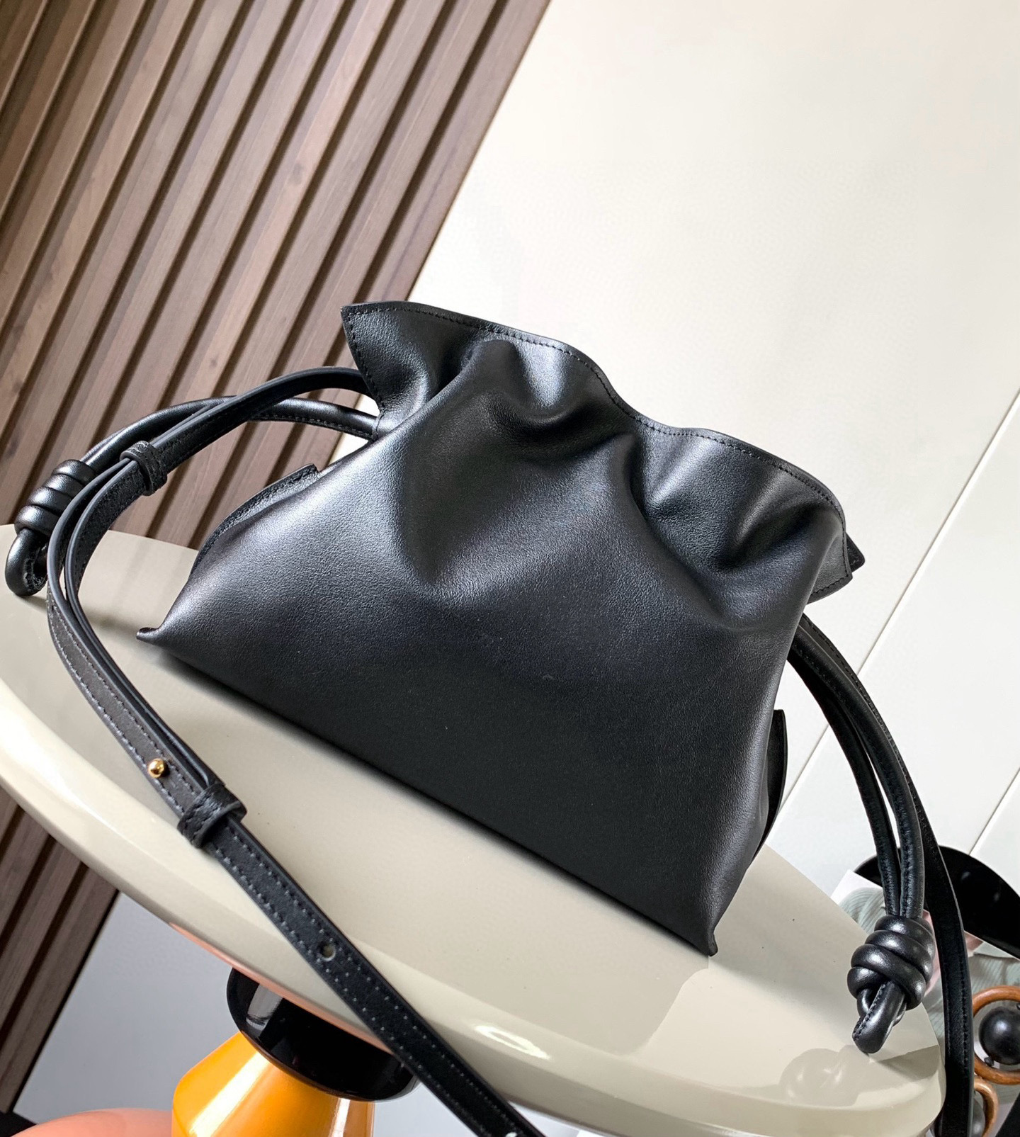 Loewe 新版本福袋迷你23CM 新款纳帕牛皮革Flamenco手拿包福袋 采用拉绳收紧