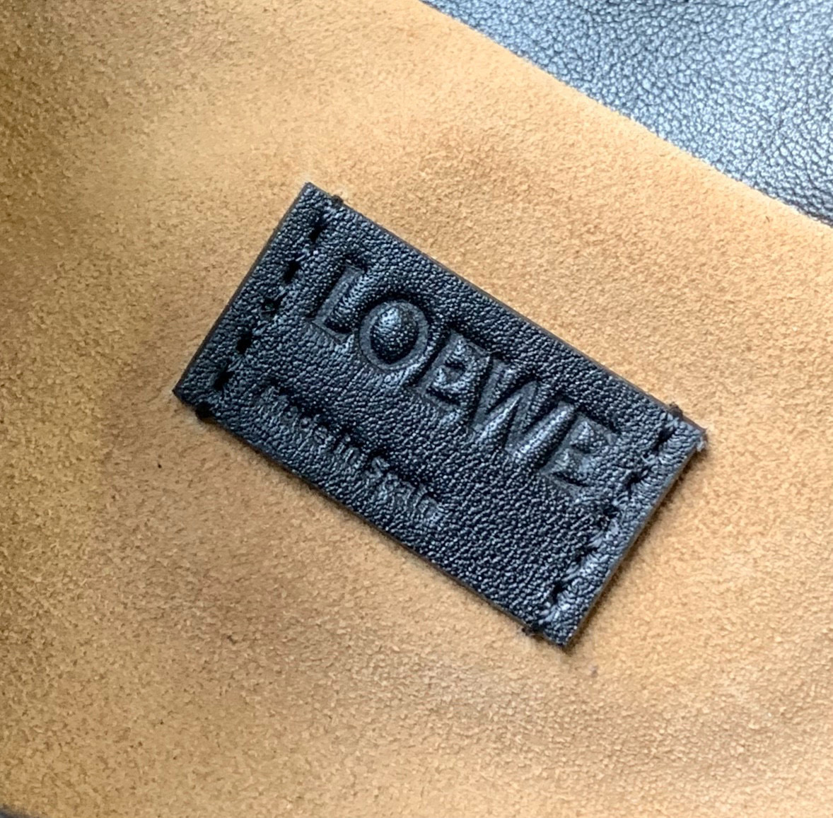 Loewe 新版本福袋迷你23CM 新款纳帕牛皮革Flamenco手拿包福袋 采用拉绳收紧