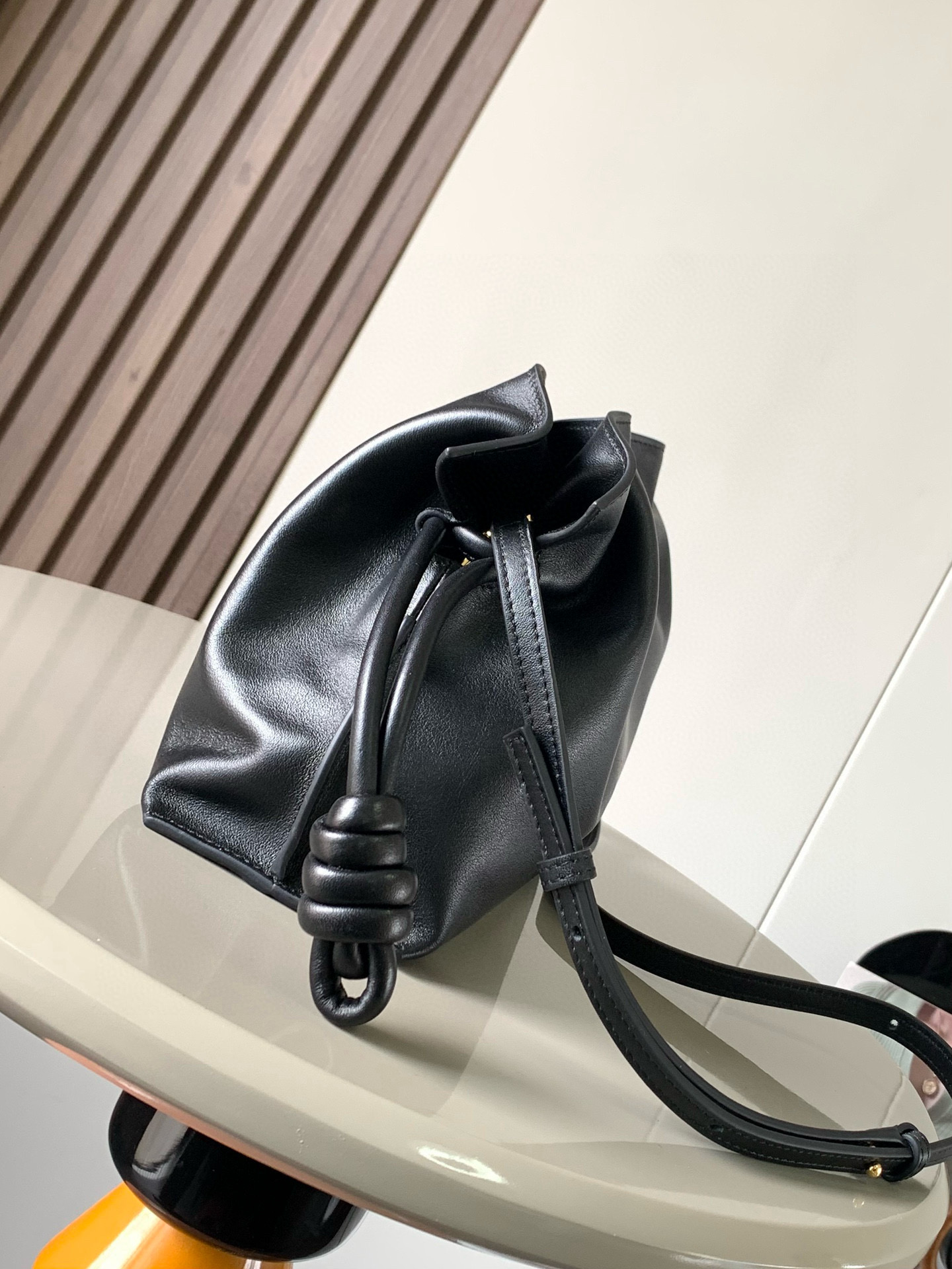 Loewe 新版本福袋迷你23CM 新款纳帕牛皮革Flamenco手拿包福袋 采用拉绳收紧