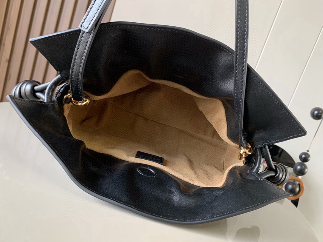 Loewe 新版本福袋迷你23CM 新款纳帕牛皮革Flamenco手拿包福袋 采用拉绳收紧