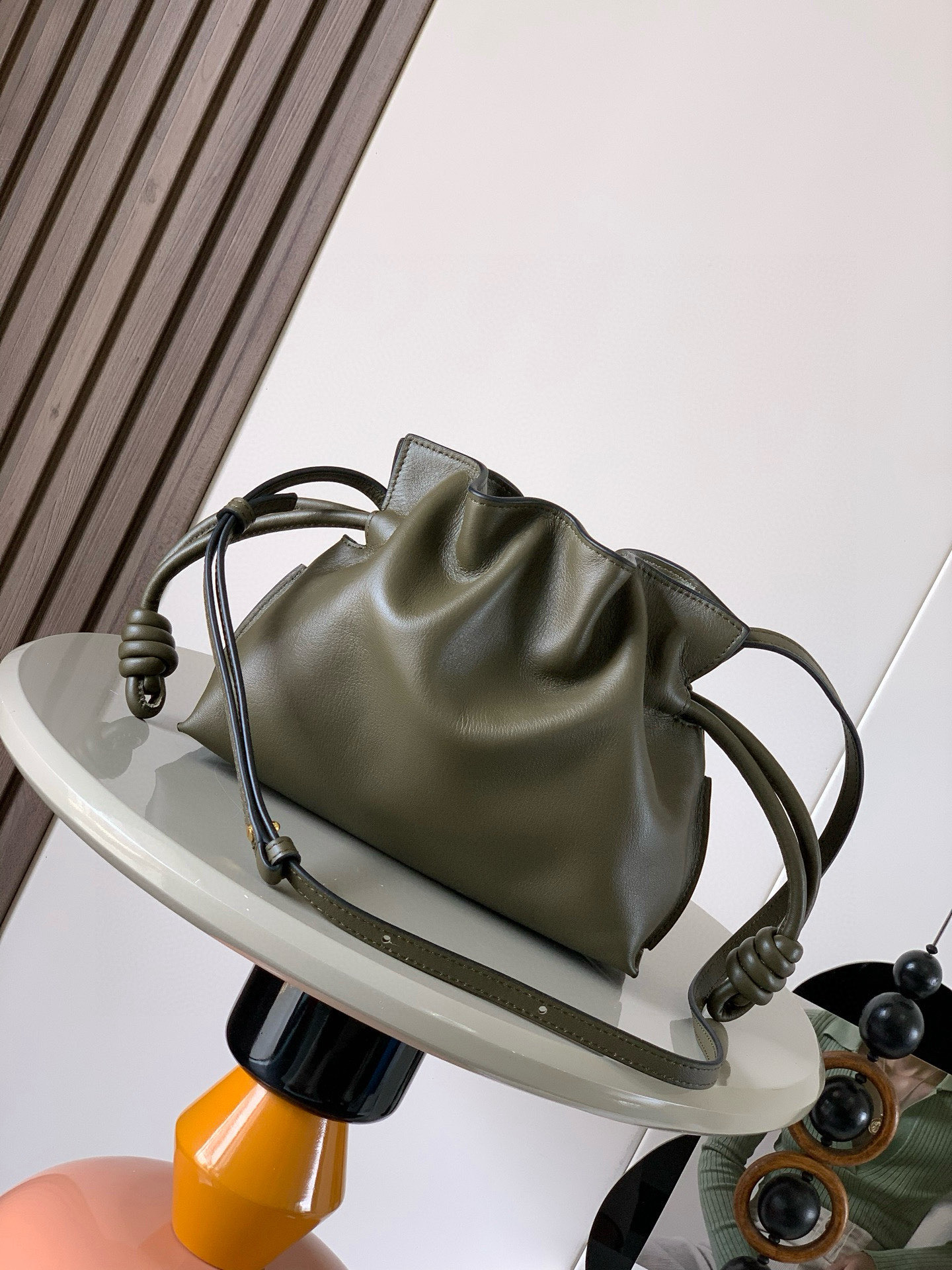 Loewe 新版本福袋迷你23CM 新款纳帕牛皮革Flamenco手拿包福袋 采用拉绳收紧